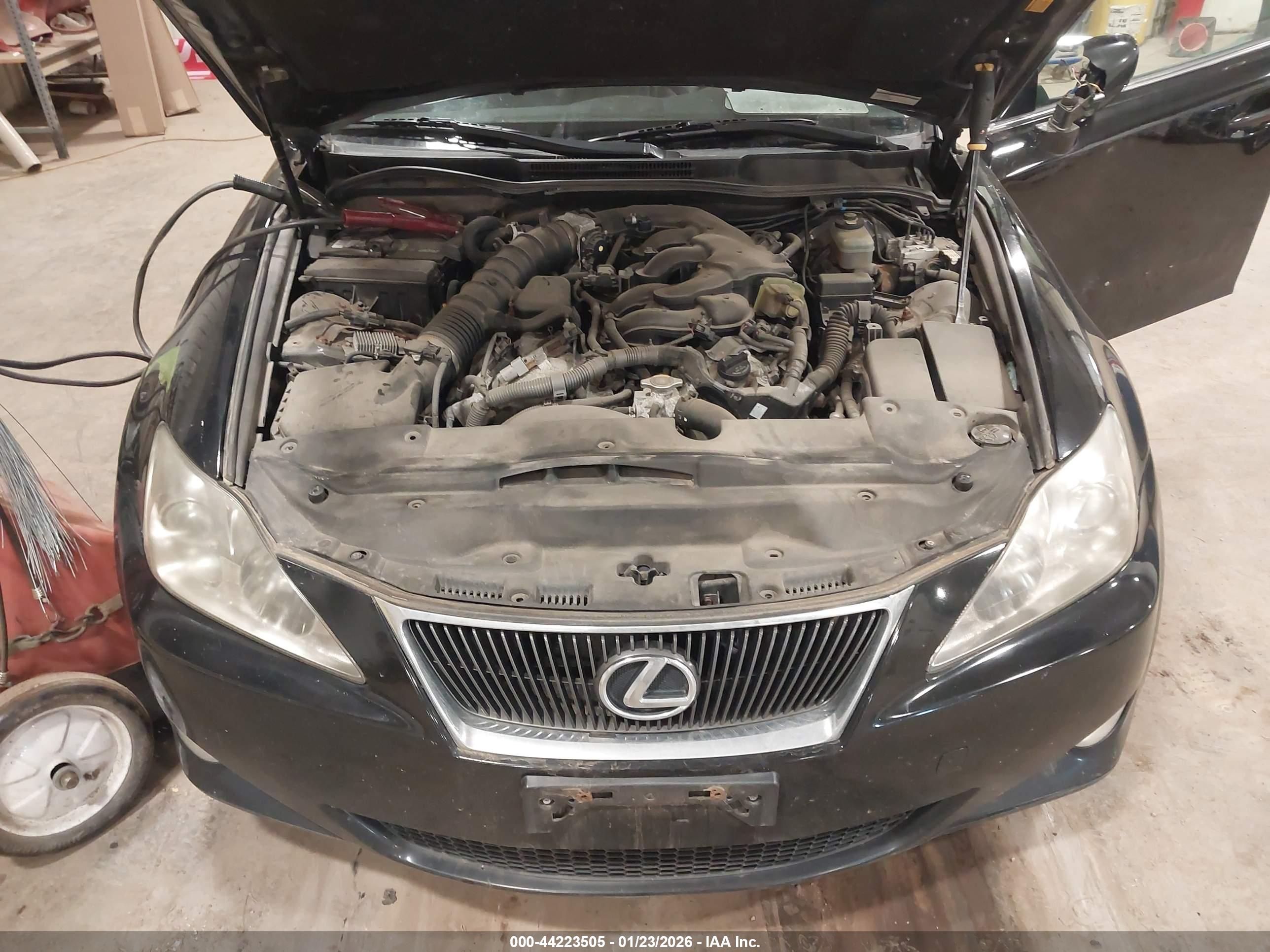 LEXUS IS image 10