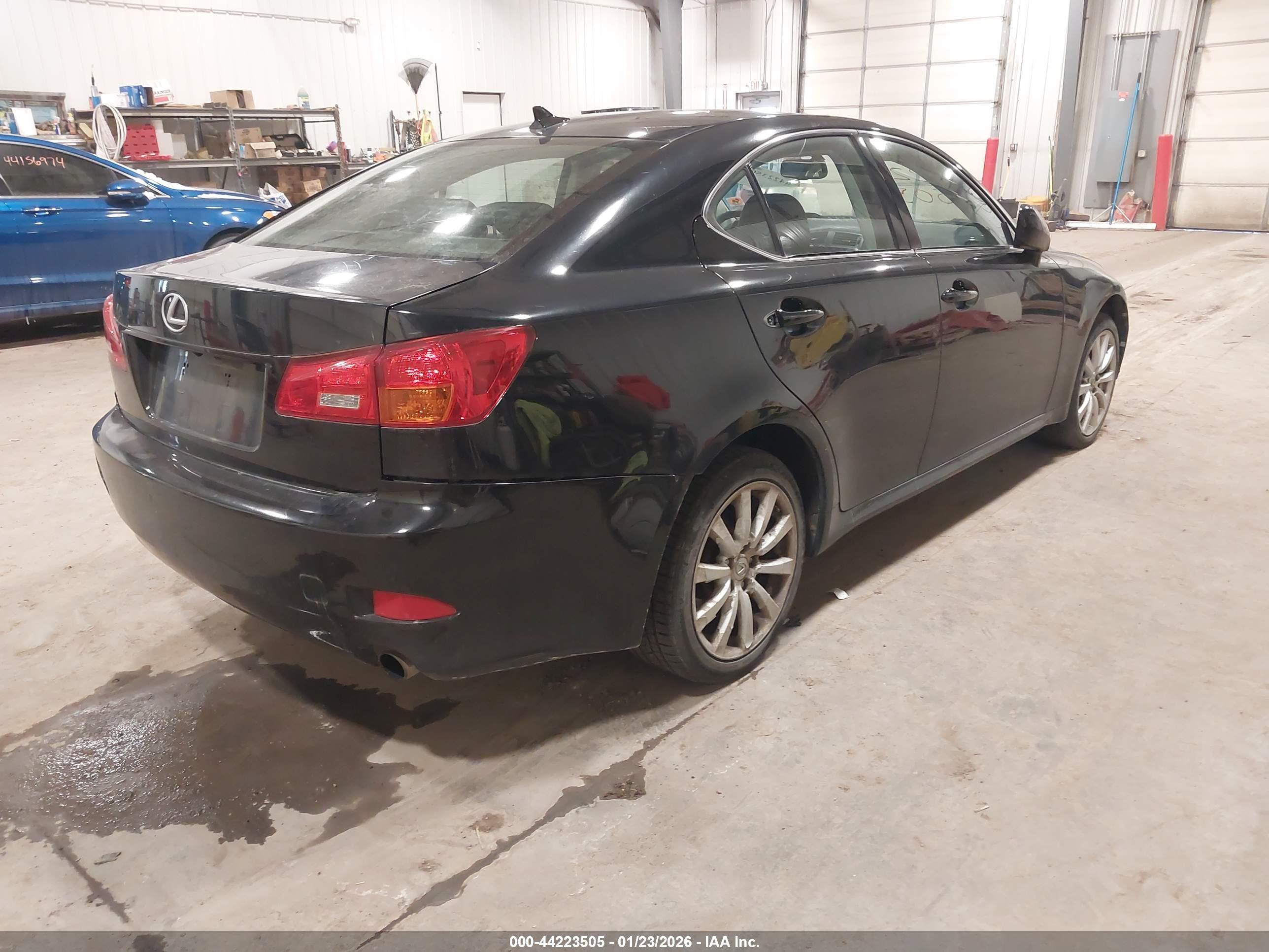 LEXUS IS image 4