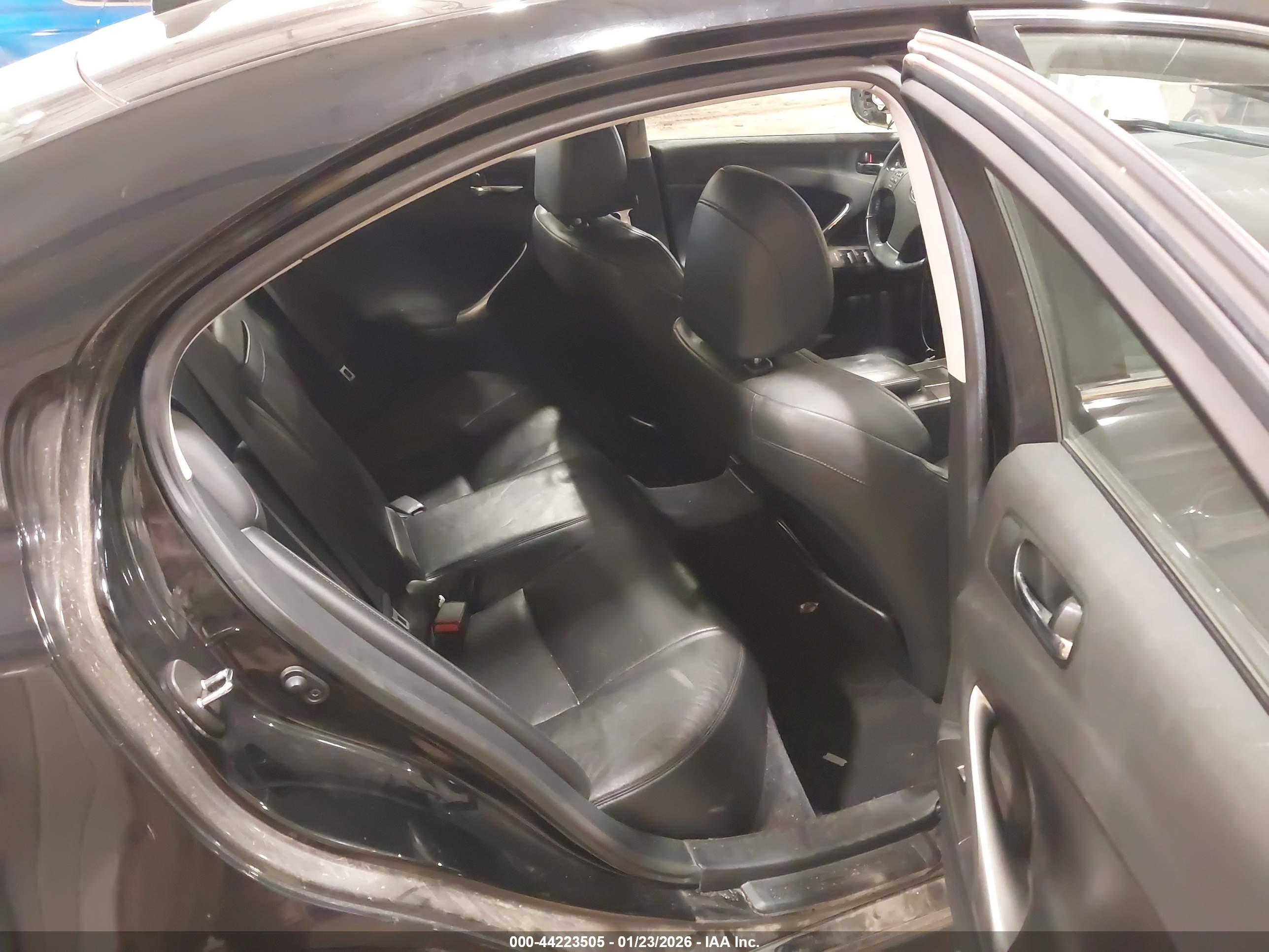LEXUS IS image 8