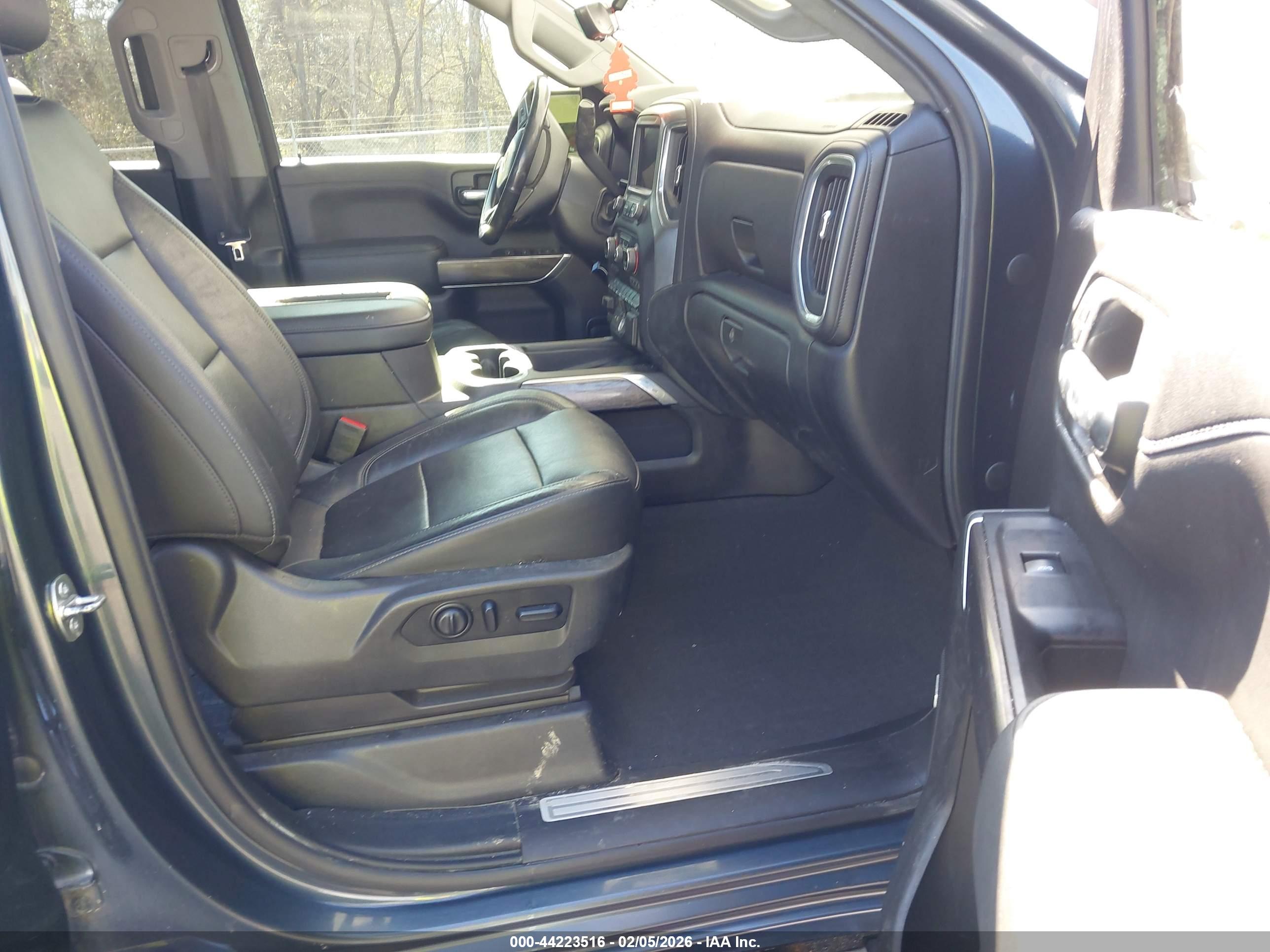 CHEVROLET SILVERADO image 5