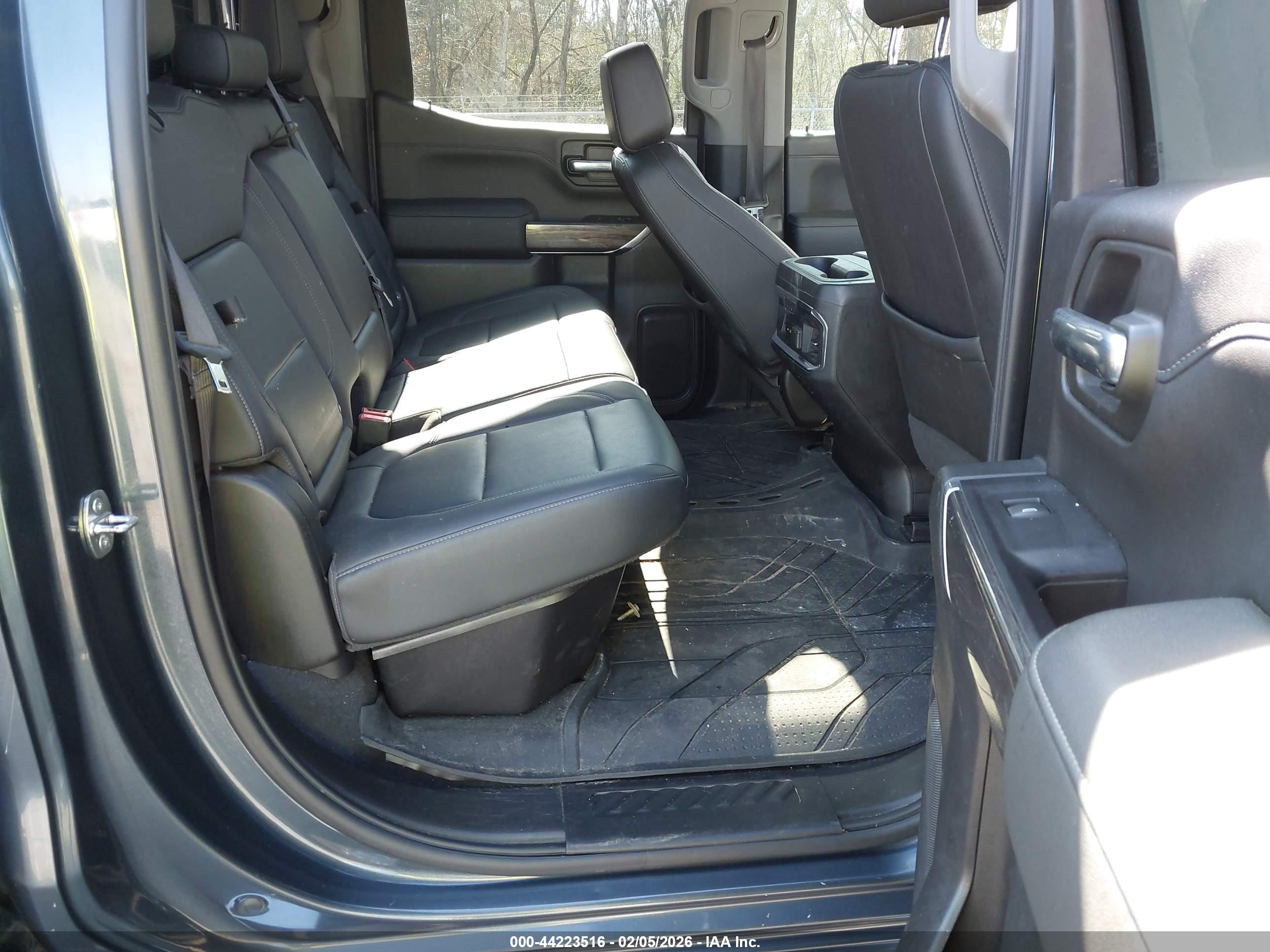 CHEVROLET SILVERADO image 8