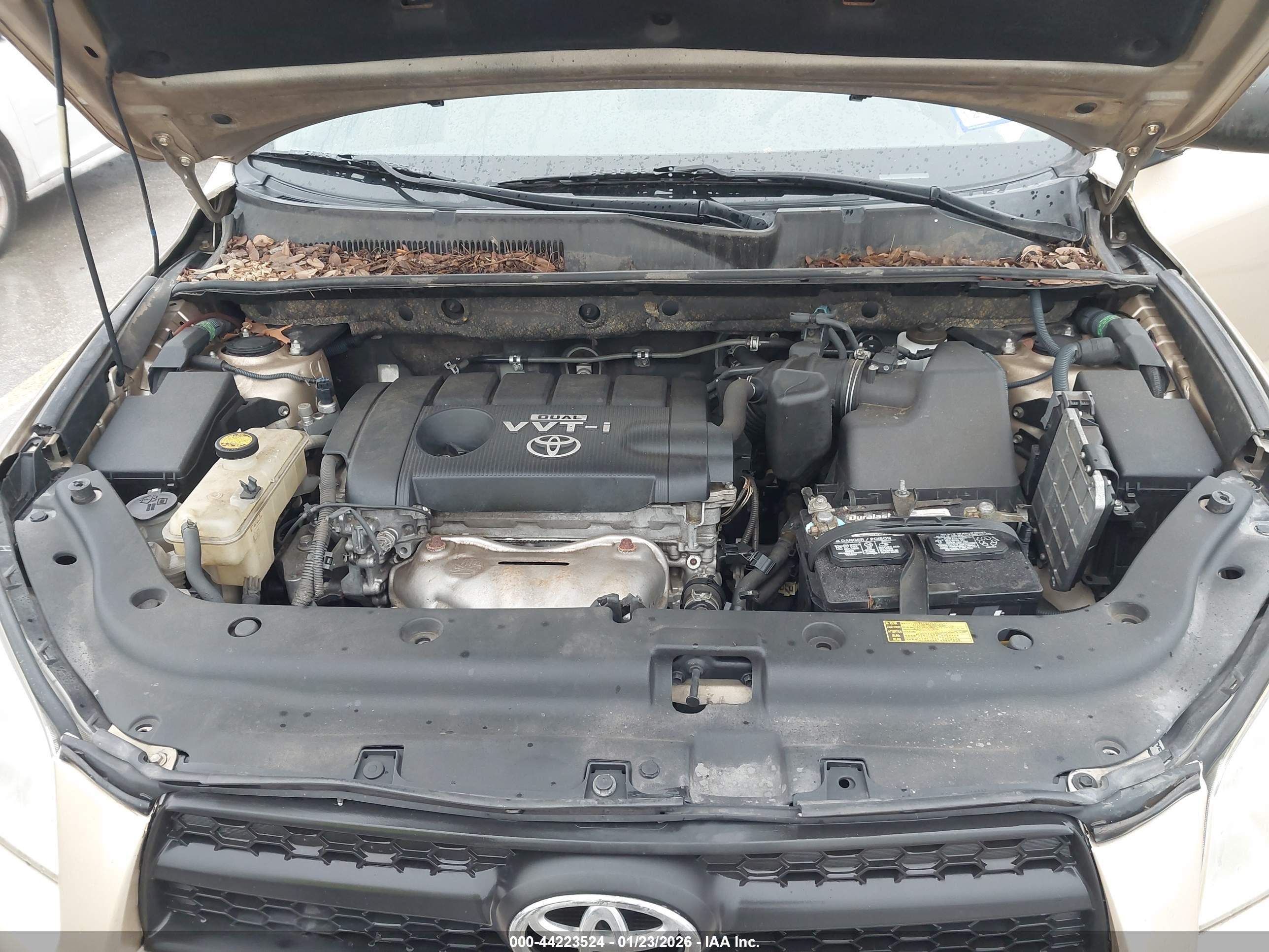 TOYOTA RAV4 image 10