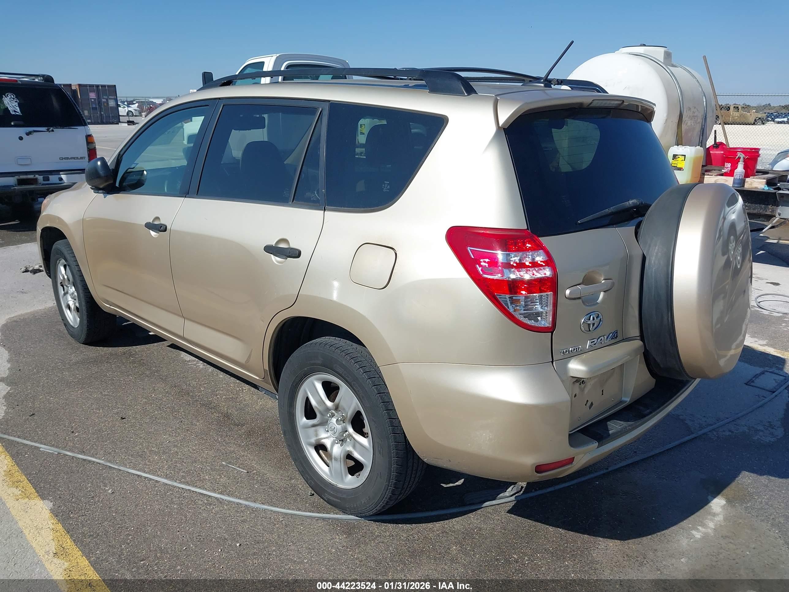 TOYOTA RAV4 image 3