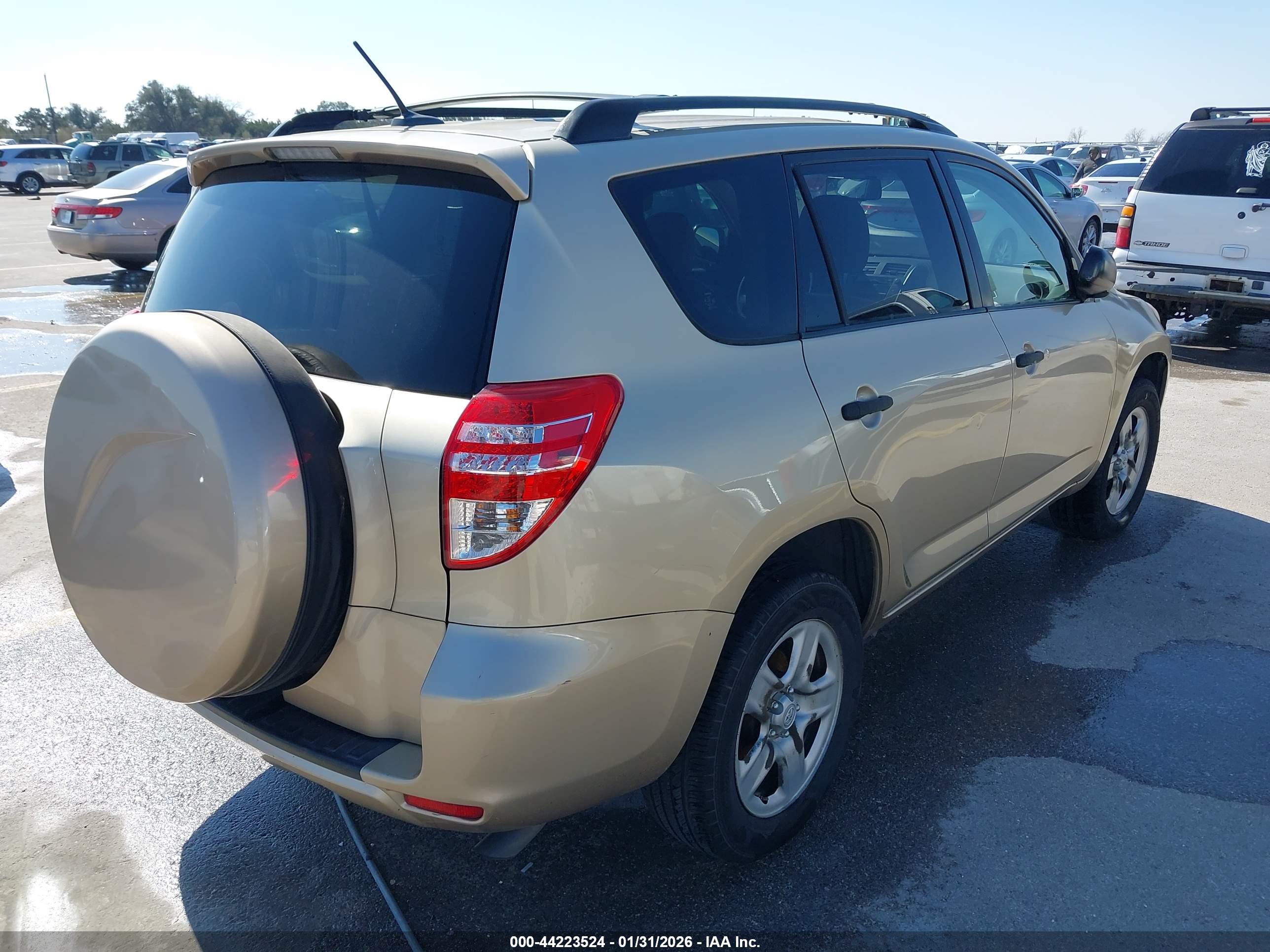 TOYOTA RAV4 image 4
