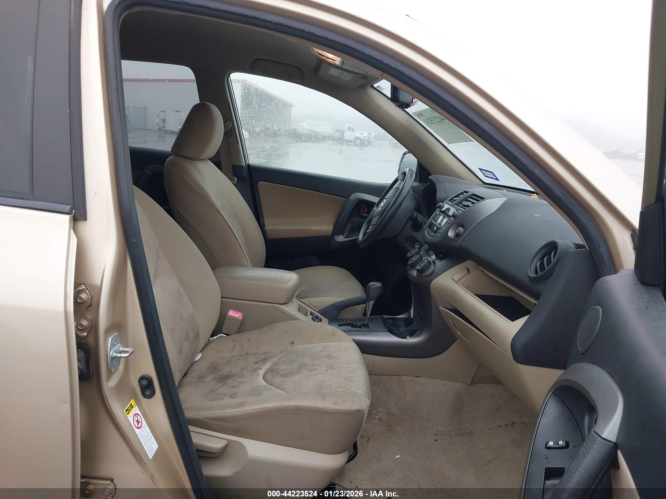 TOYOTA RAV4 image 5