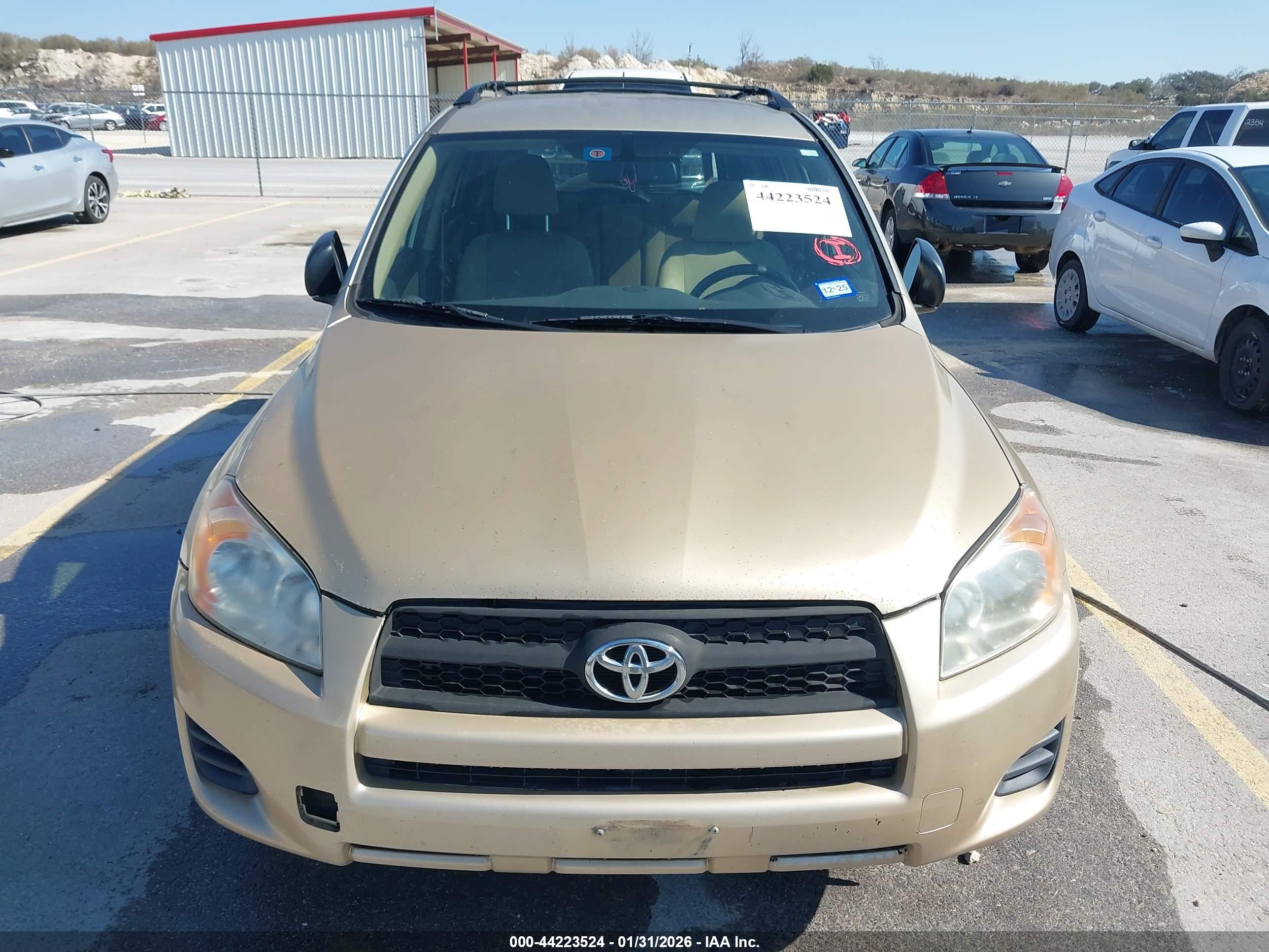 TOYOTA RAV4 image 6