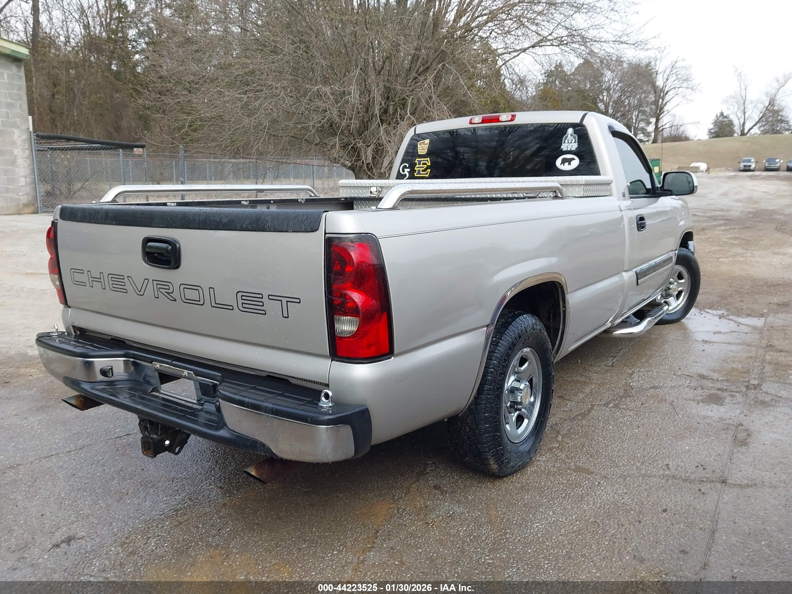 CHEVROLET SILVERADO image 4