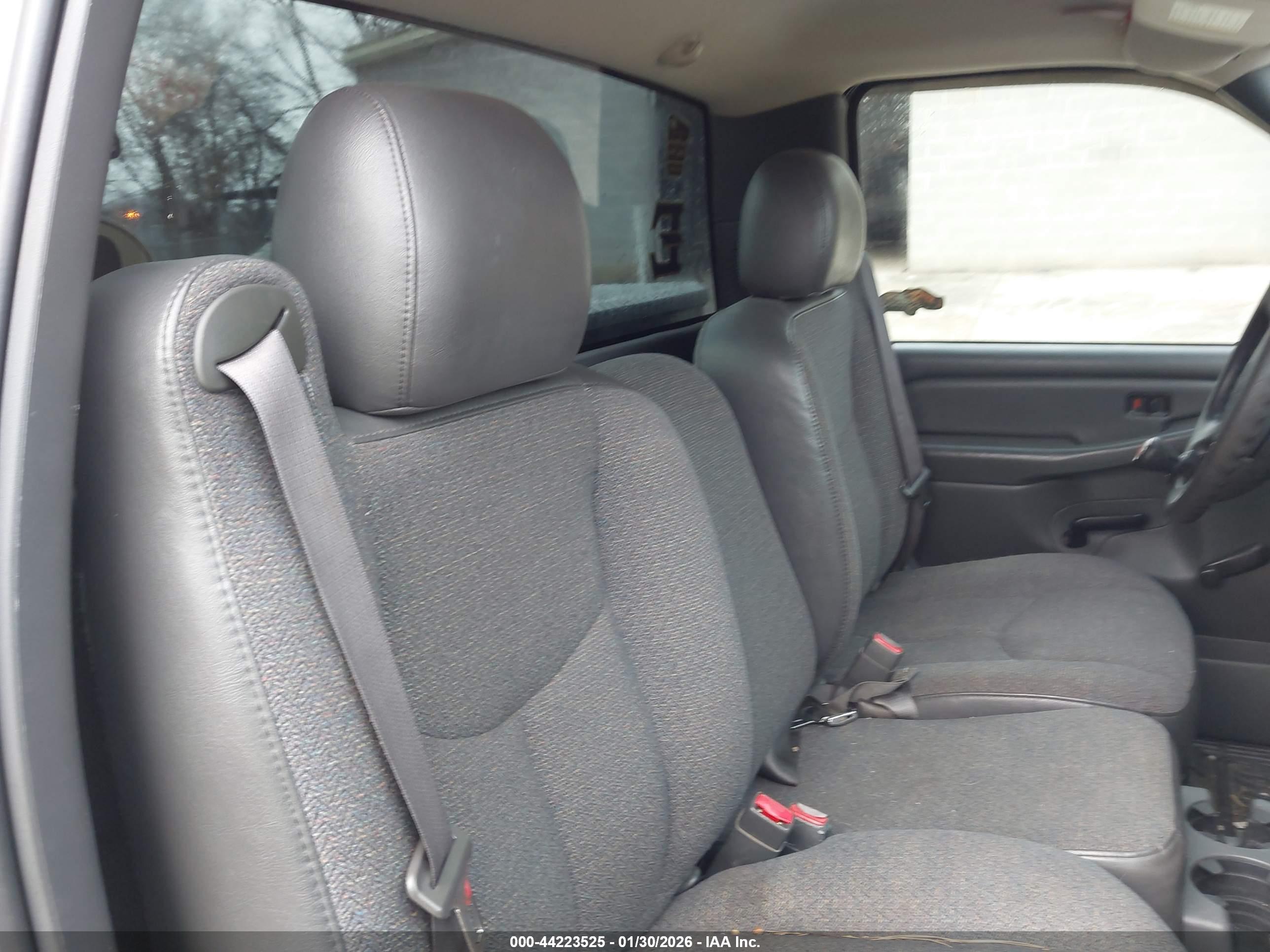 CHEVROLET SILVERADO image 8