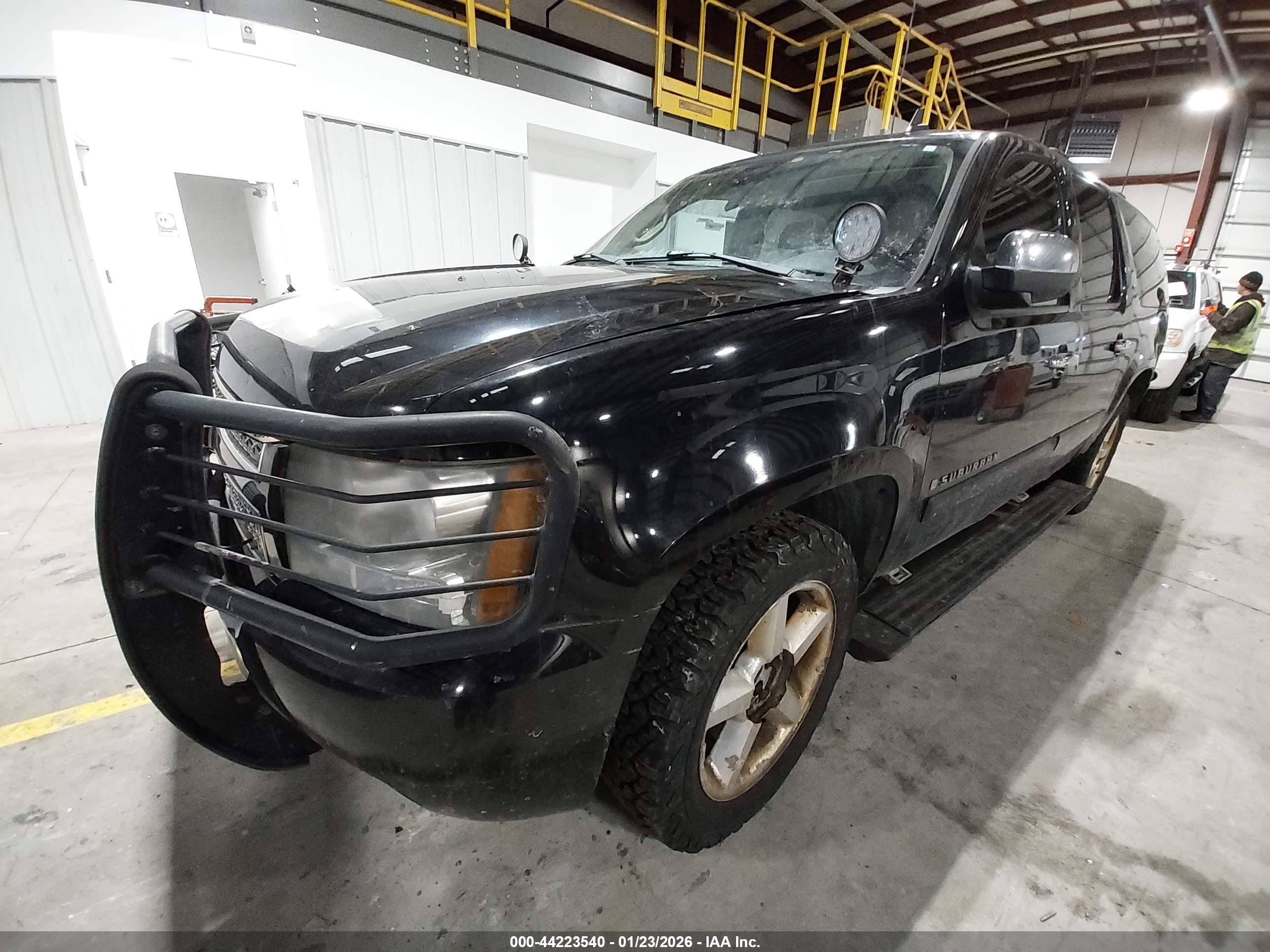 CHEVROLET SUBURBAN image 2