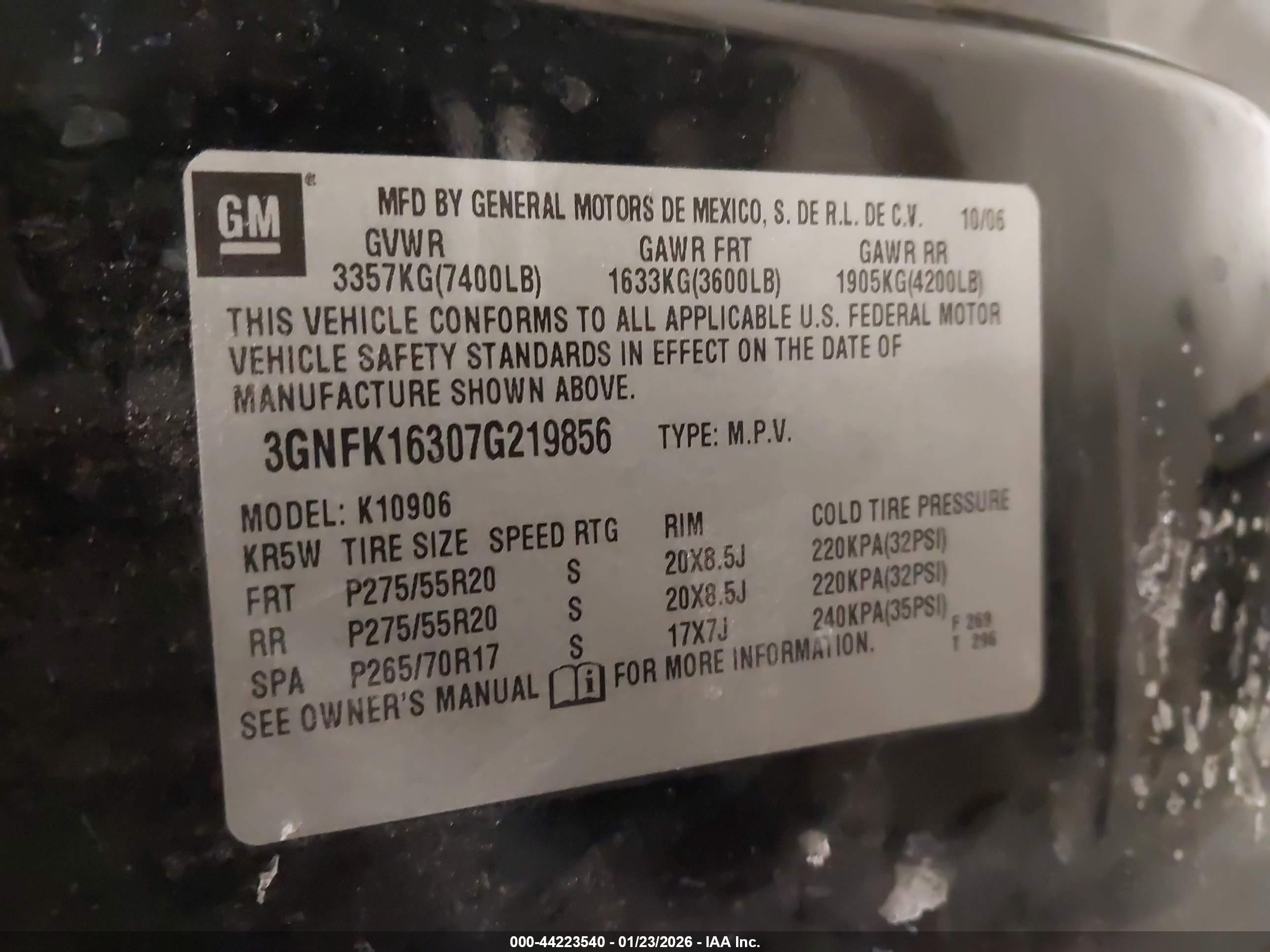 CHEVROLET SUBURBAN image 9
