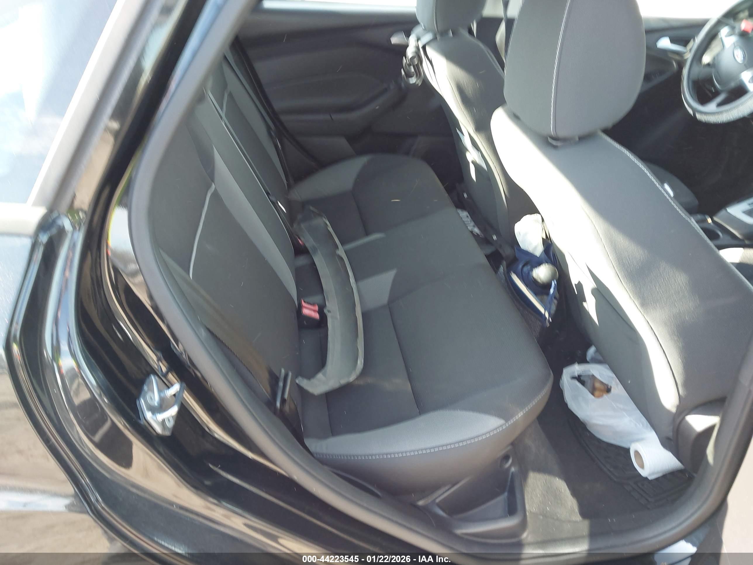 FORD FOCUS image 8