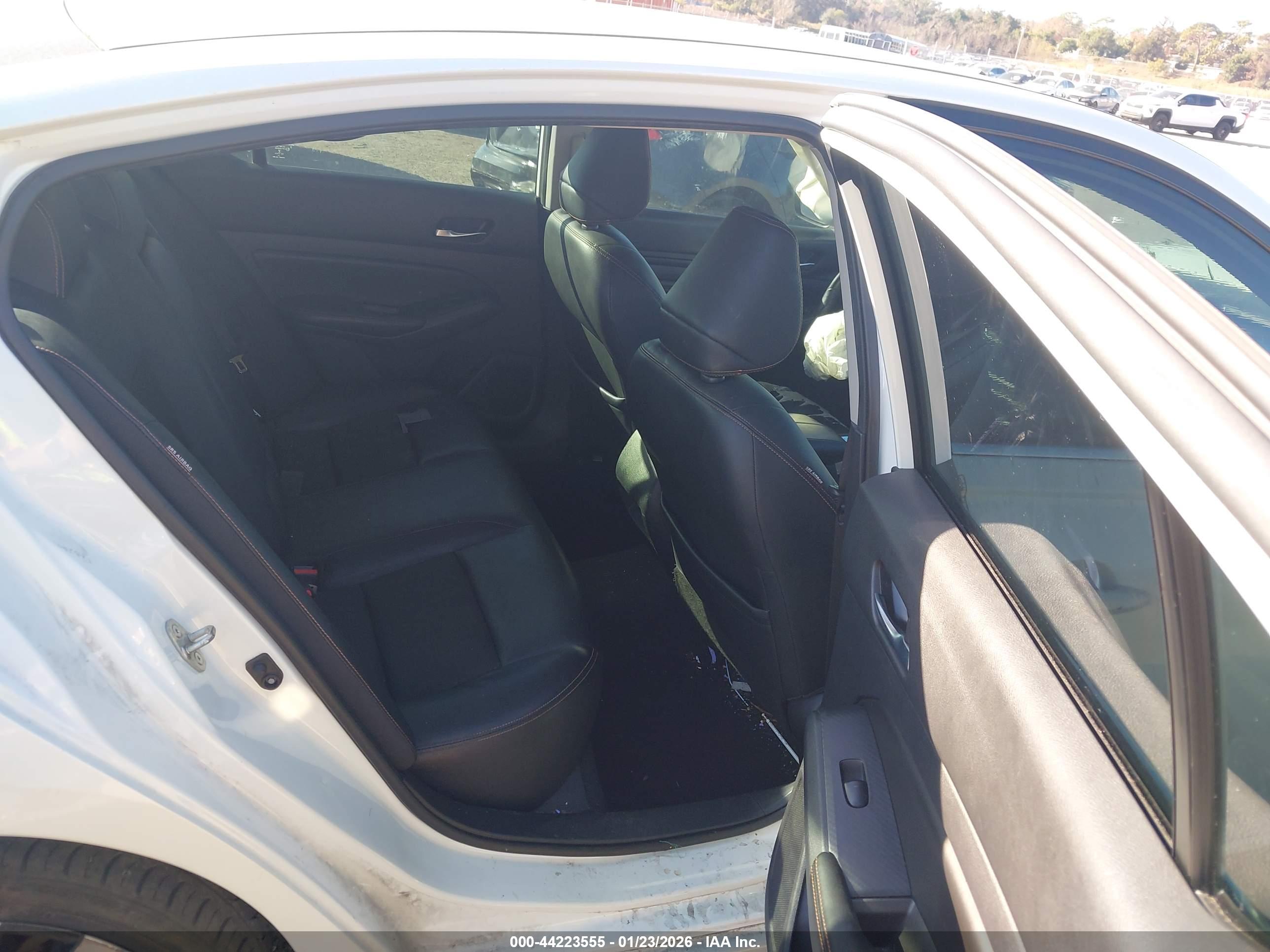 NISSAN ALTIMA image 8