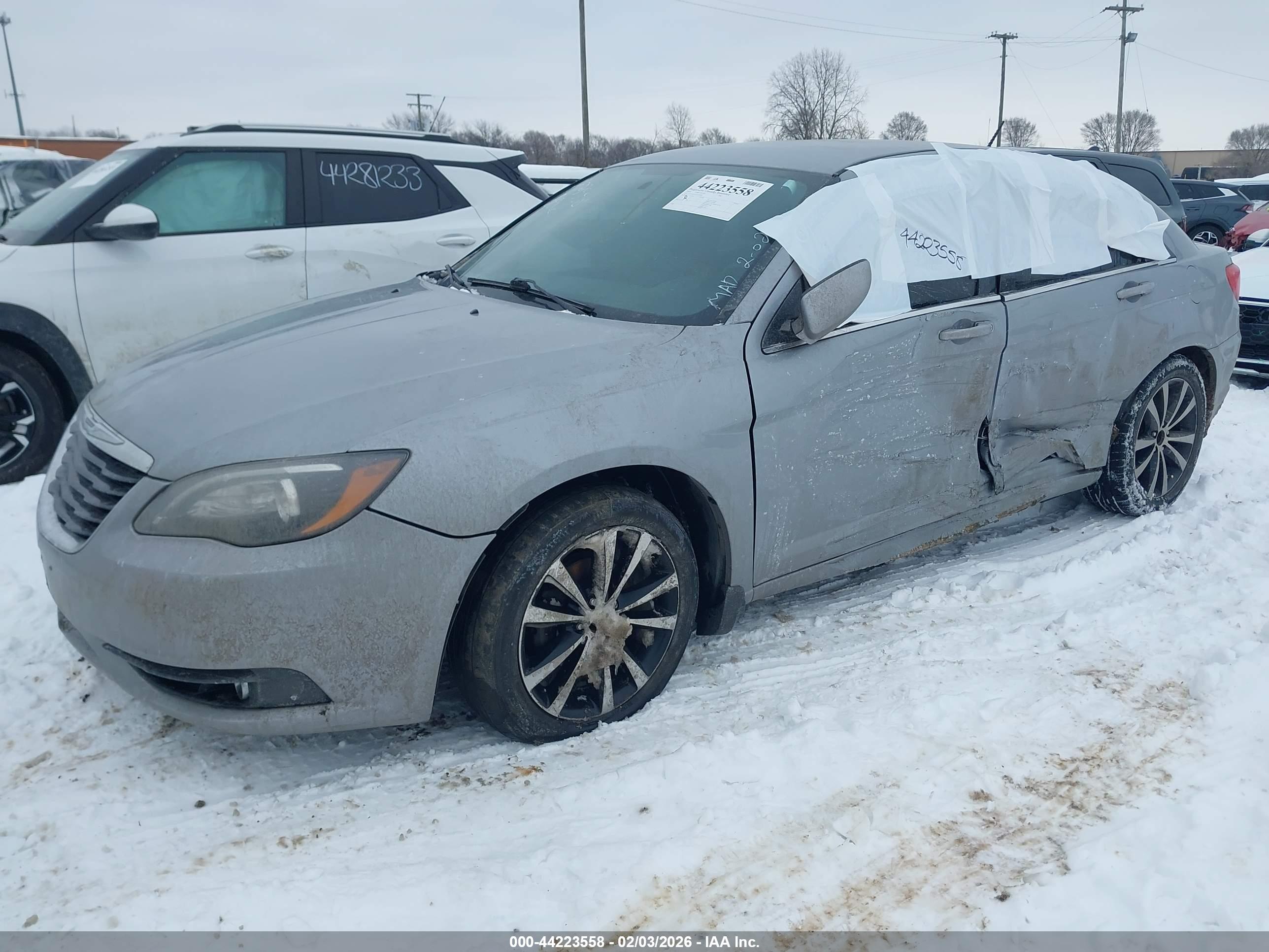 CHRYSLER 200 image 2
