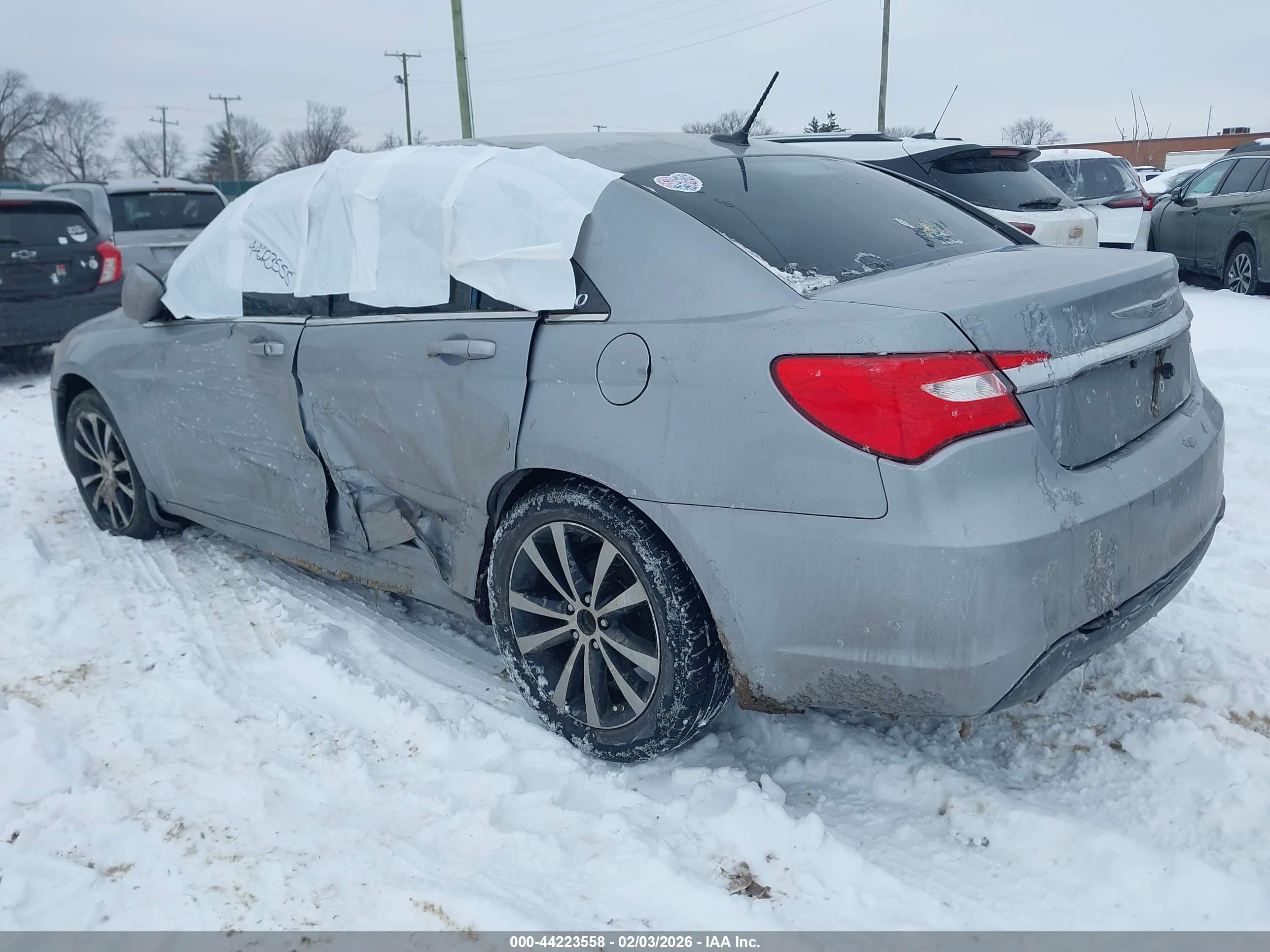CHRYSLER 200 image 3