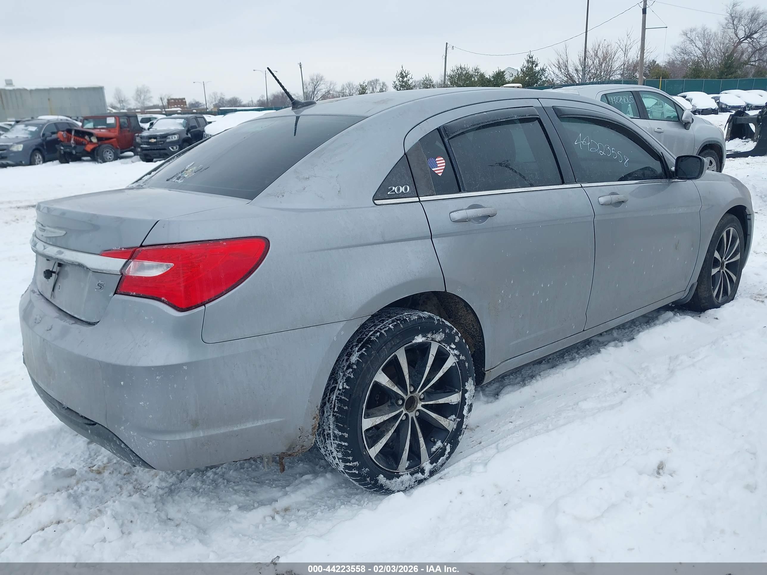 CHRYSLER 200 image 4