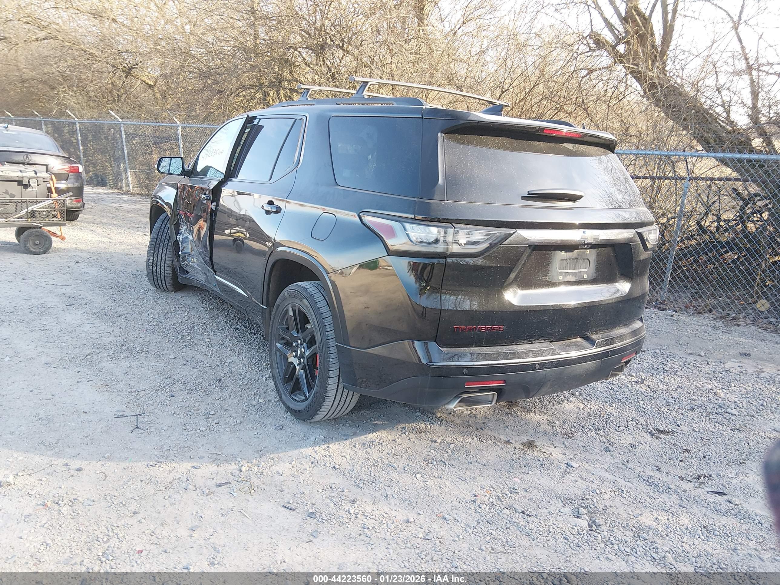 CHEVROLET TRAVERSE image 3