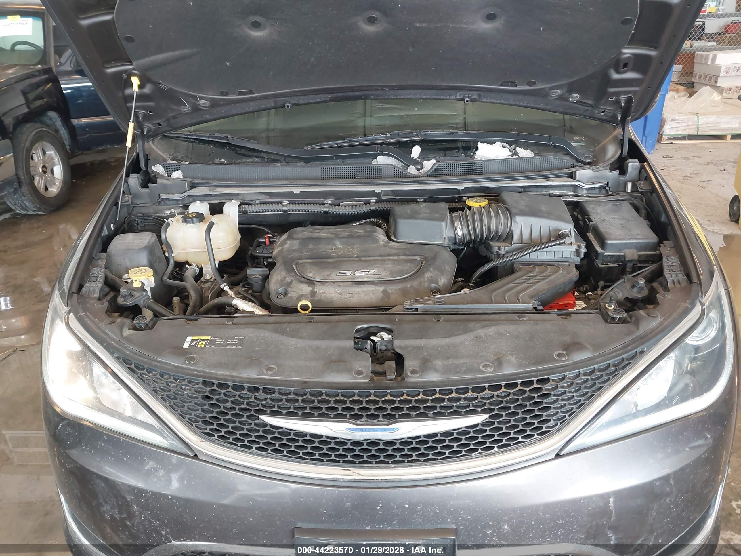 CHRYSLER PACIFICA image 10