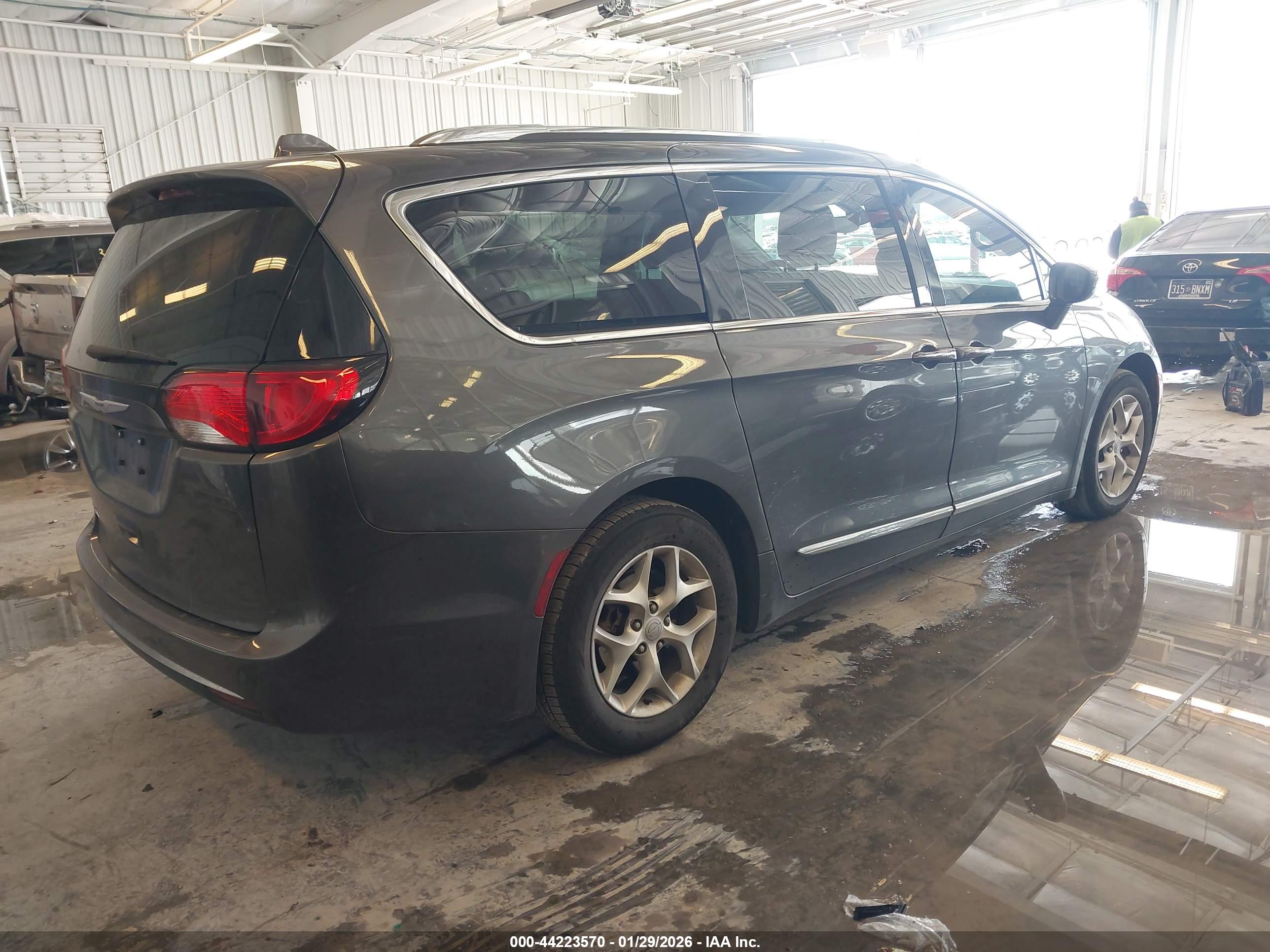 CHRYSLER PACIFICA image 4