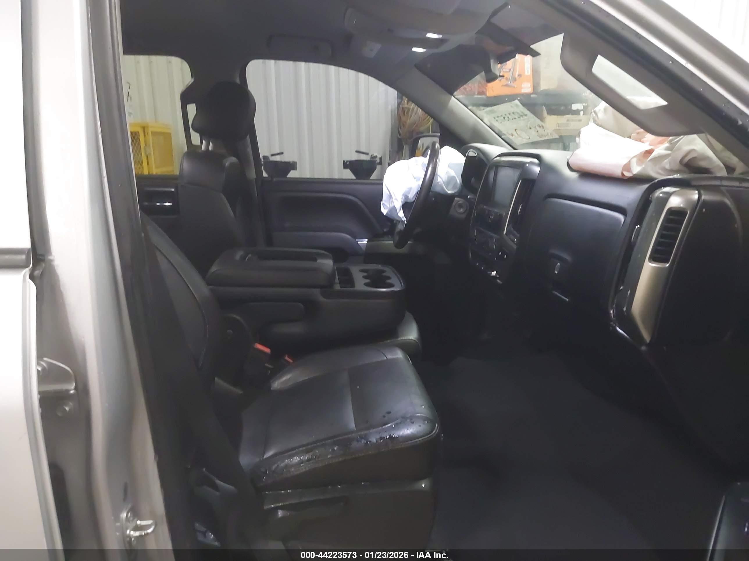CHEVROLET SILVERADO image 5