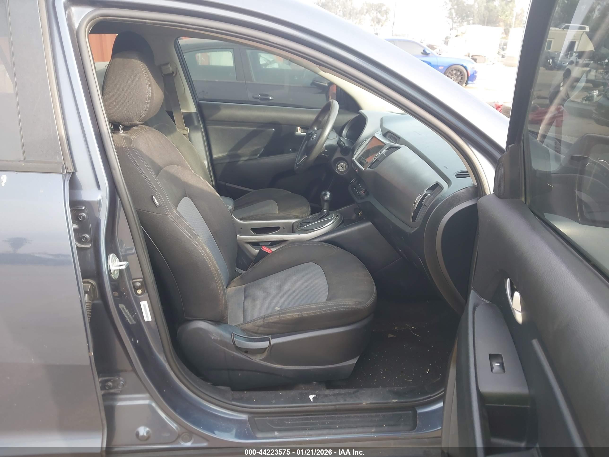 KIA SPORTAGE image 5