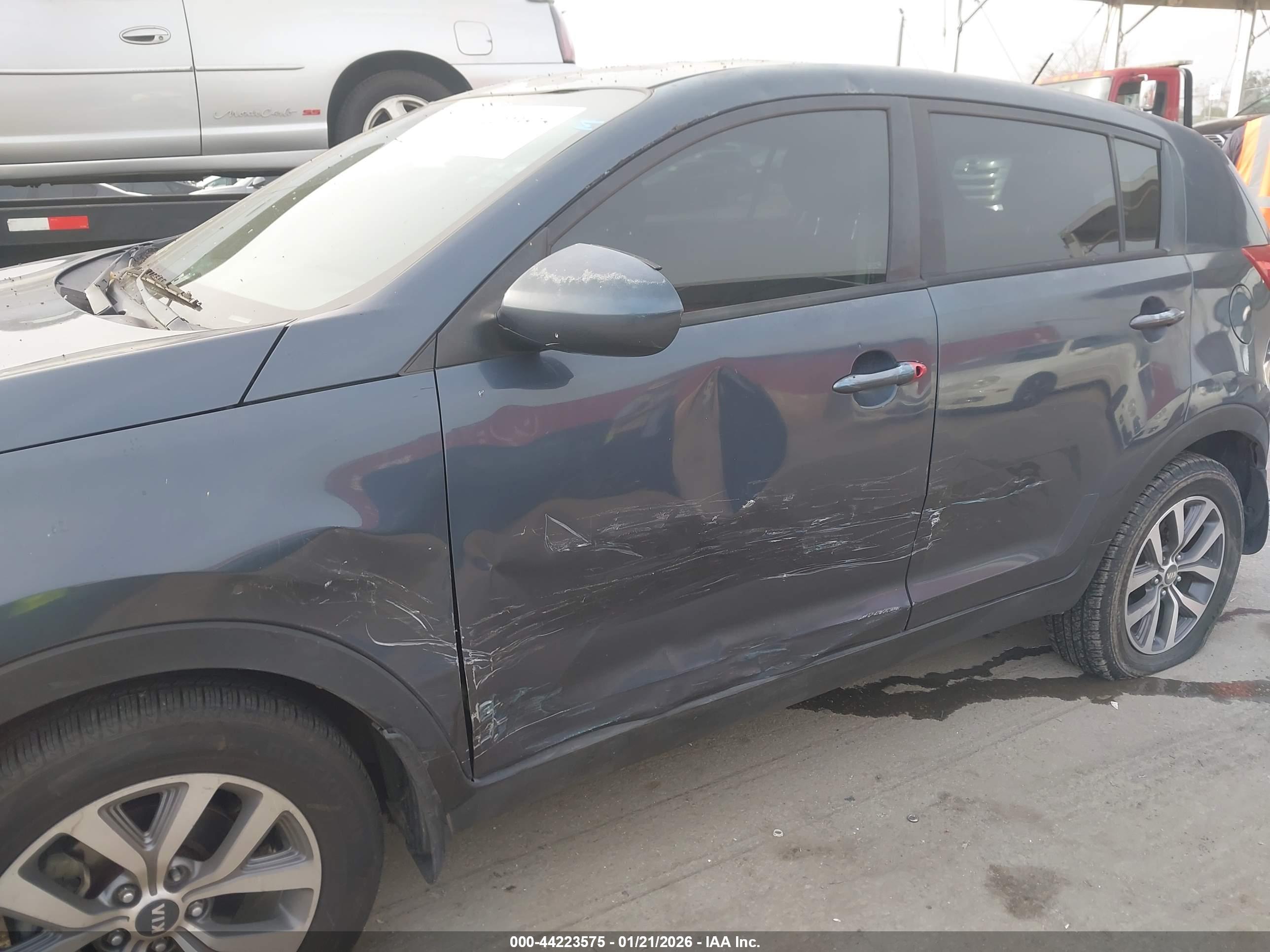 KIA SPORTAGE image 6