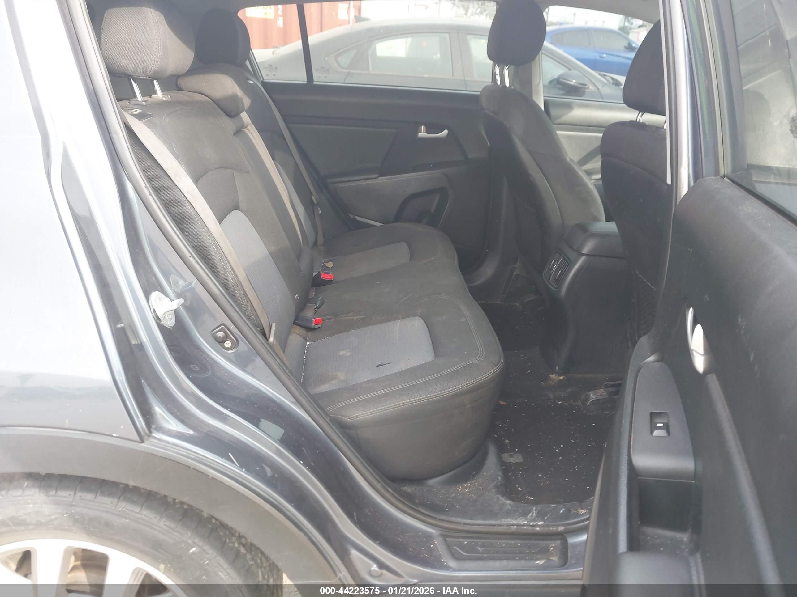 KIA SPORTAGE image 8