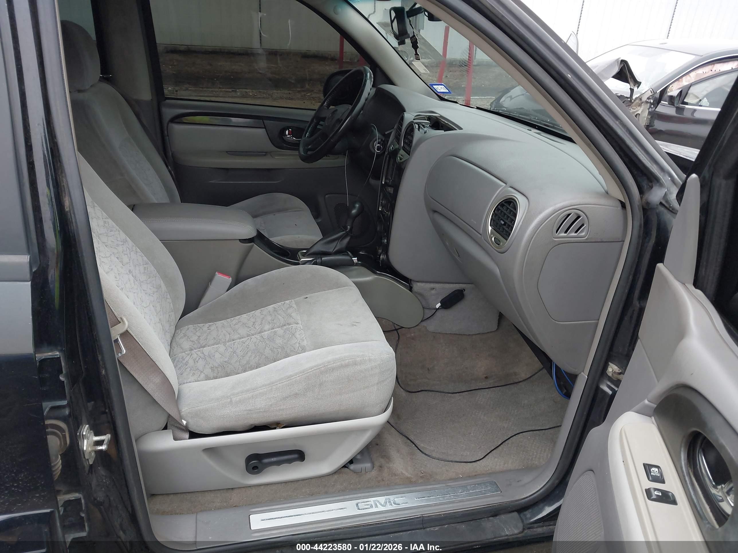 GMC ENVOY image 5