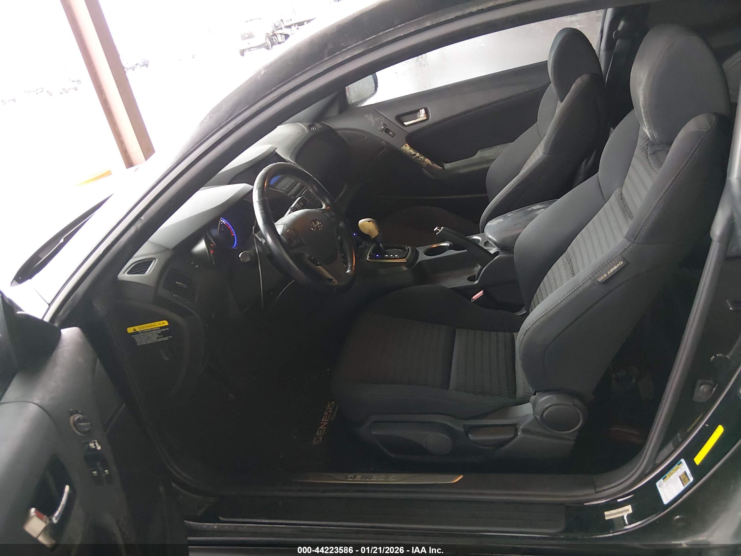 HYUNDAI GENESIS image 8