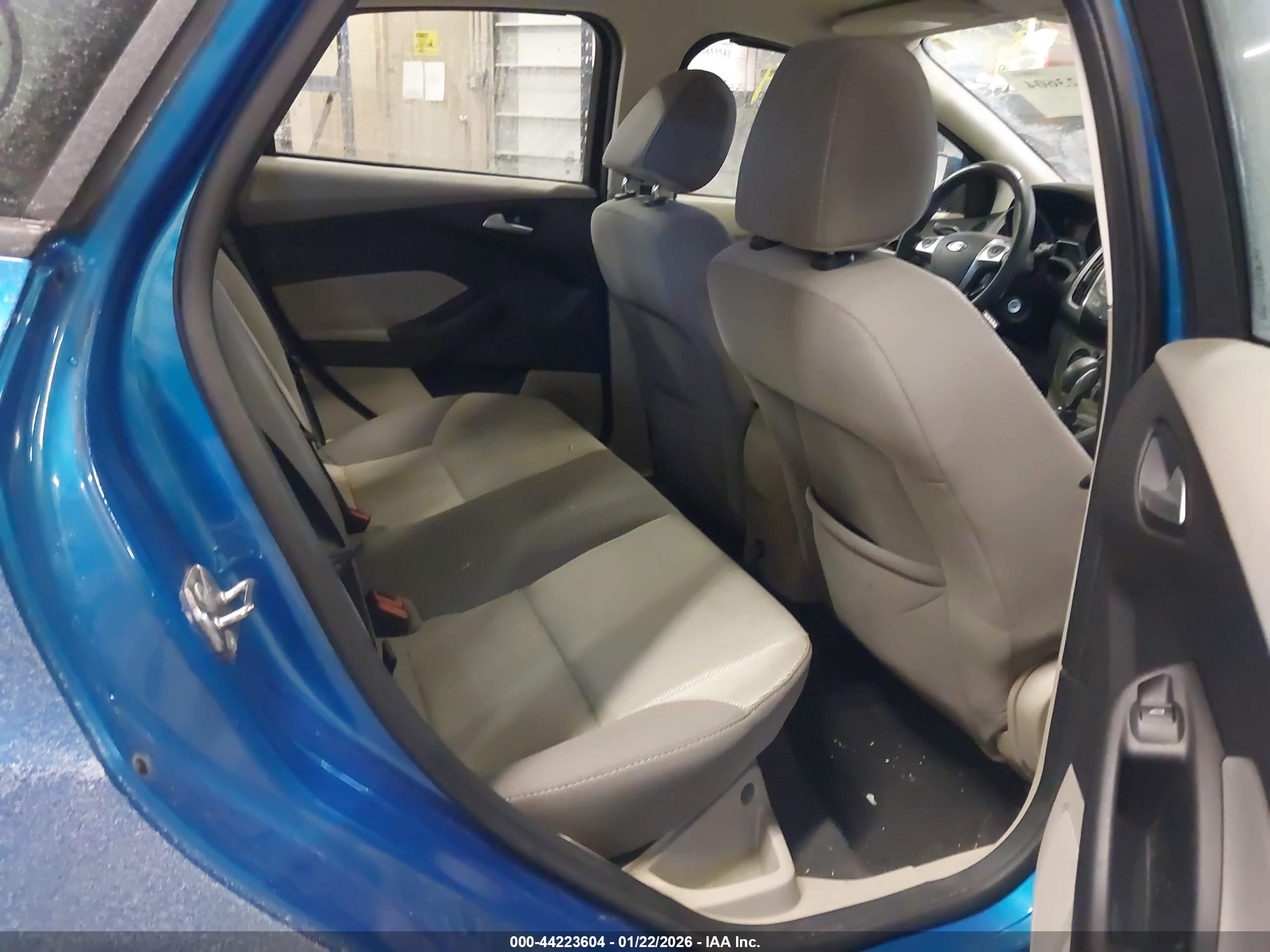 FORD FOCUS image 8
