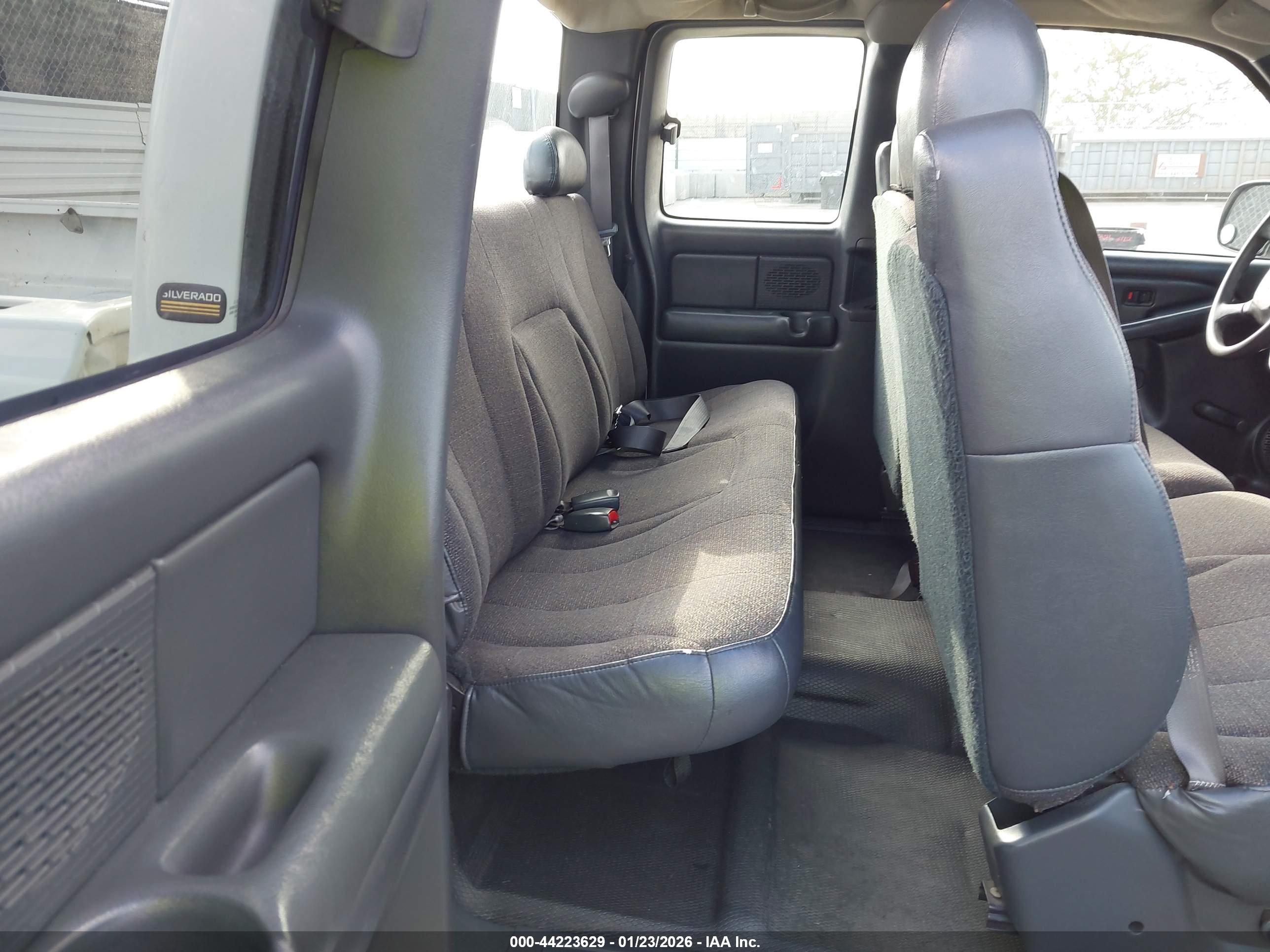 CHEVROLET SILVERADO image 8