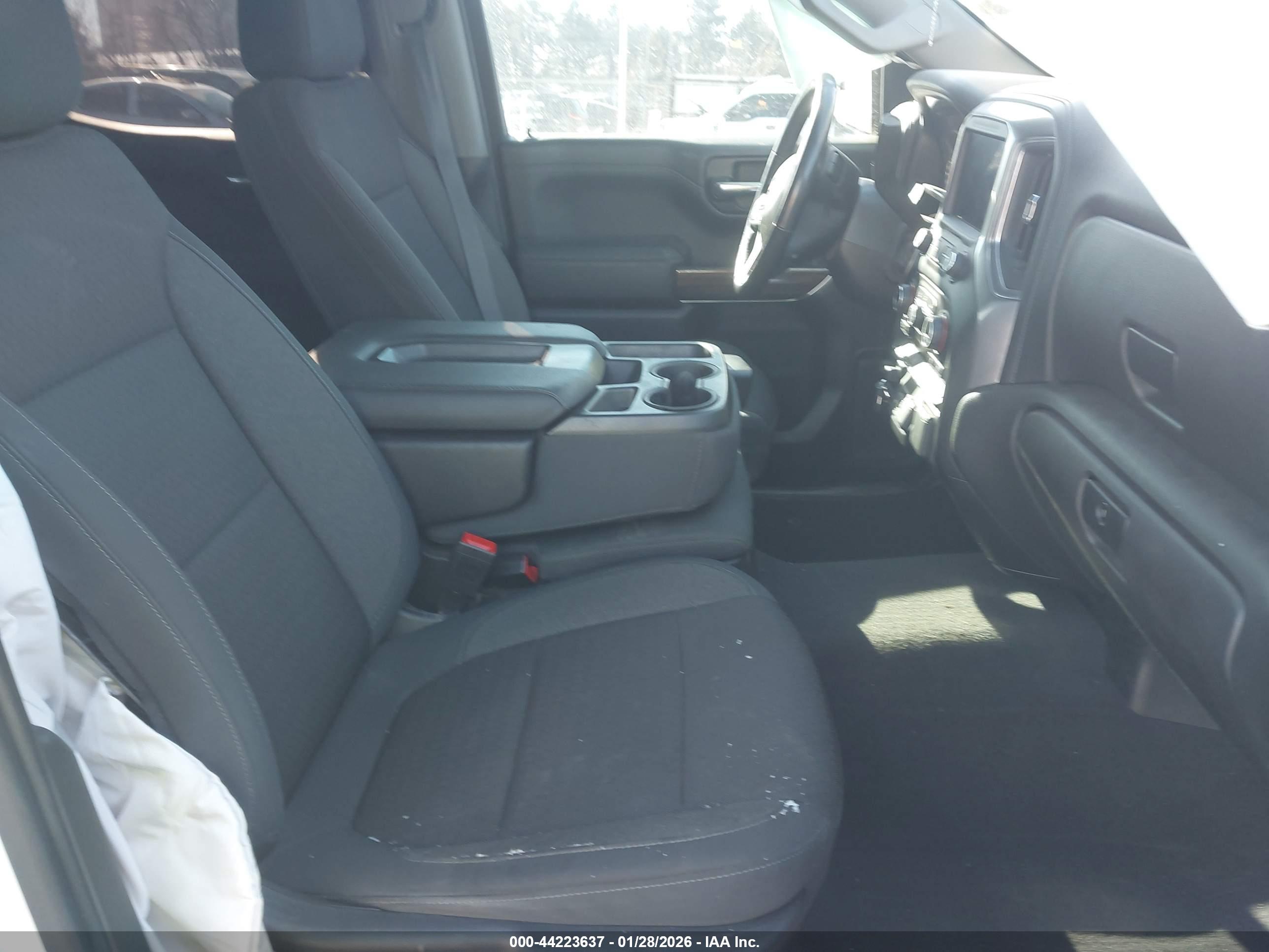 CHEVROLET SILVERADO image 5