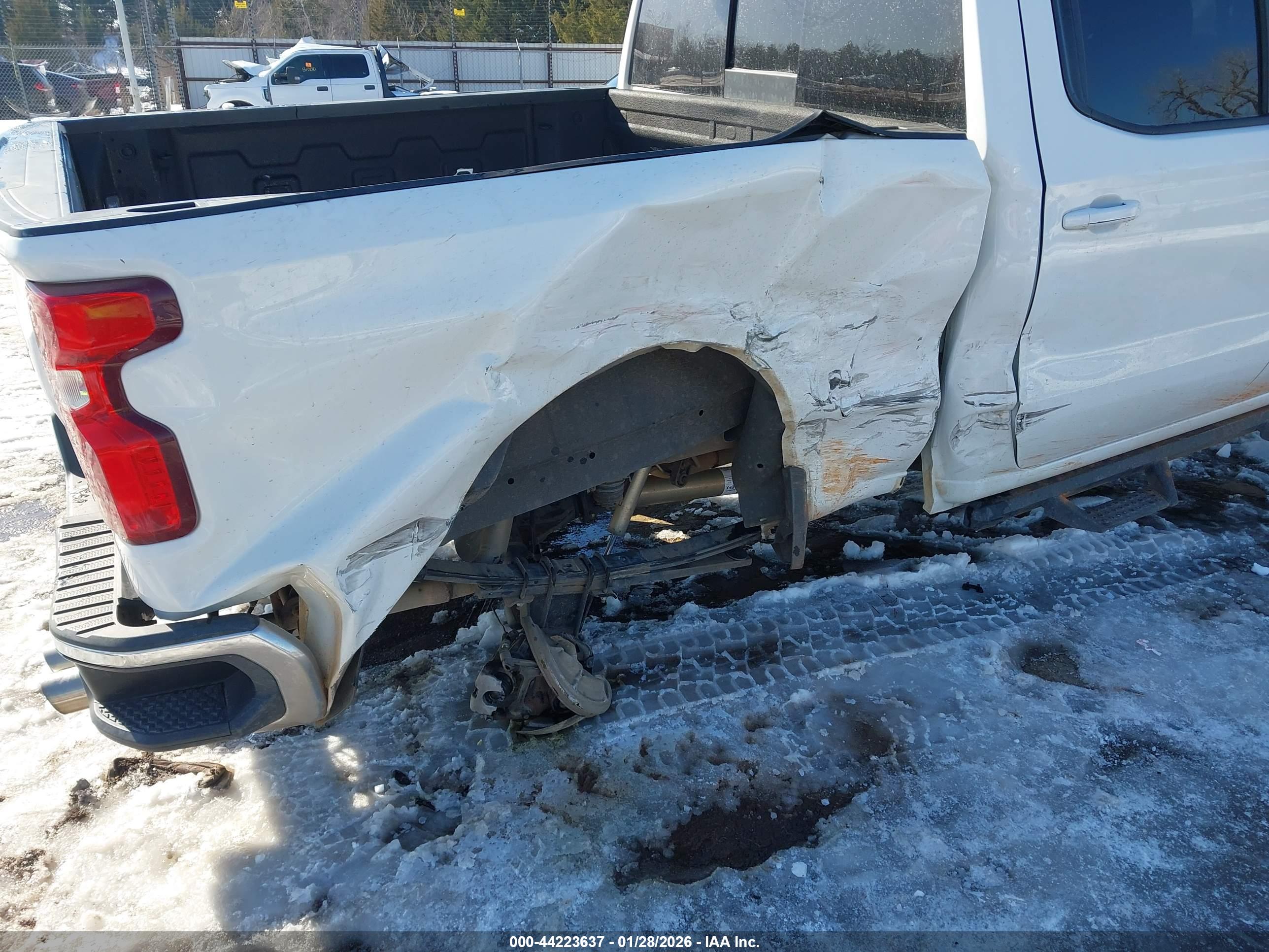 CHEVROLET SILVERADO image 6