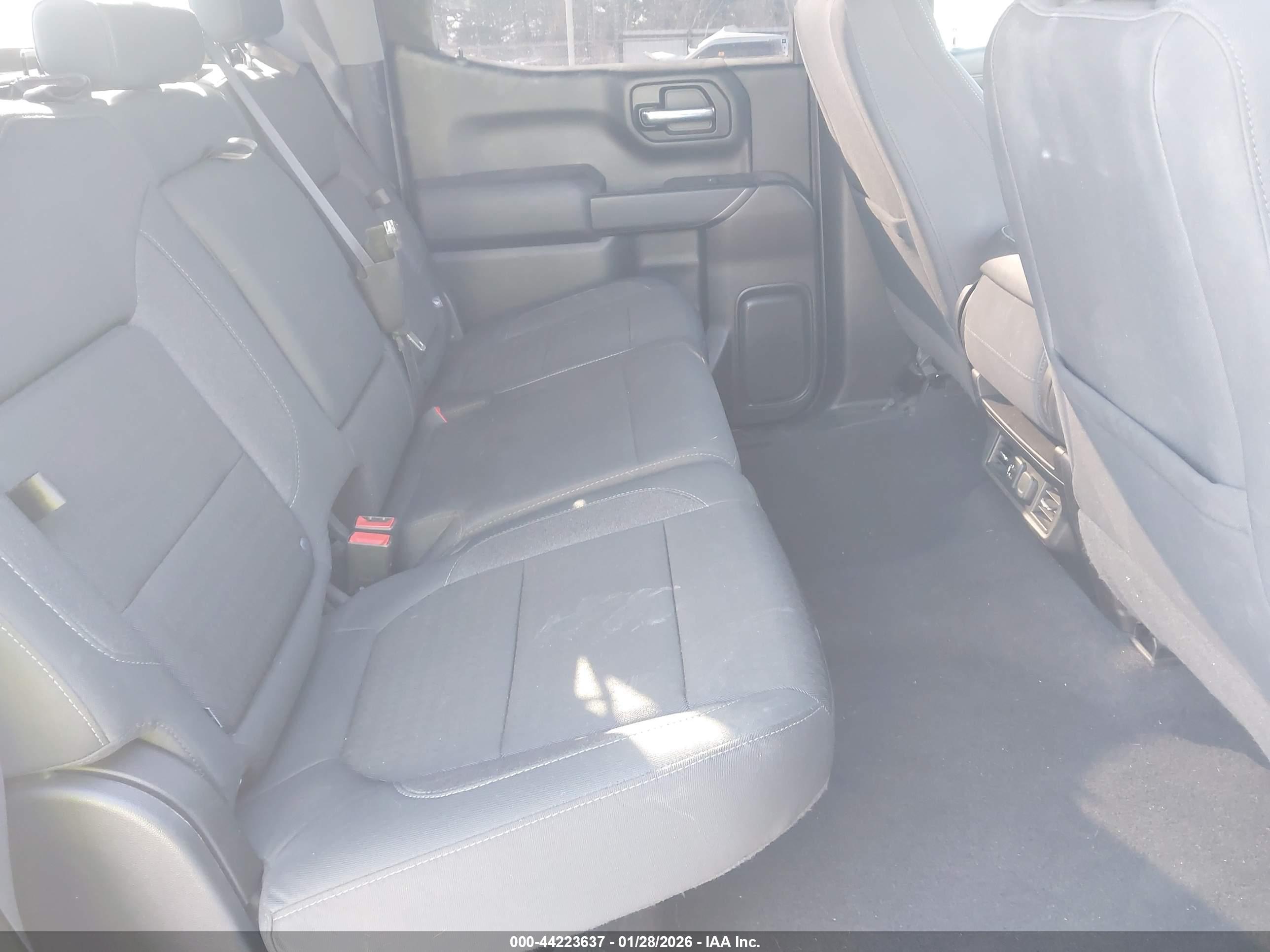 CHEVROLET SILVERADO image 8