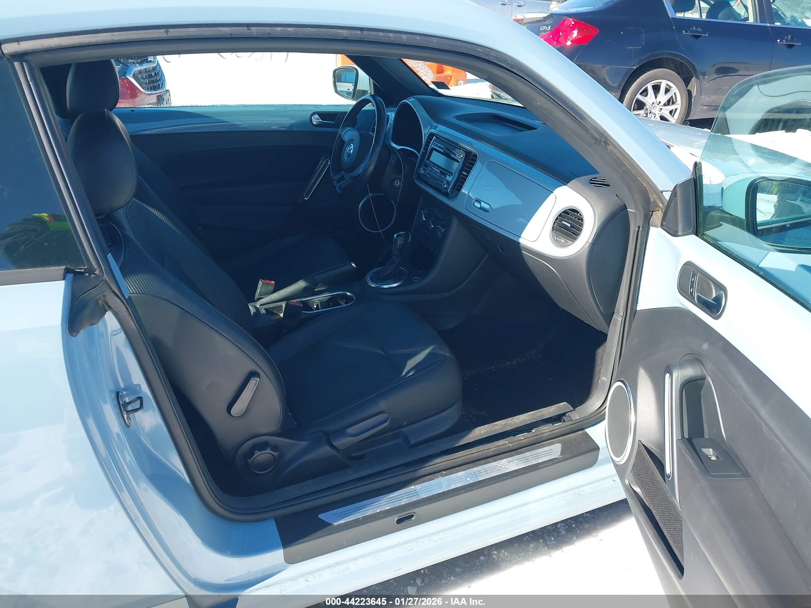 VOLKSWAGEN BEETLE image 5