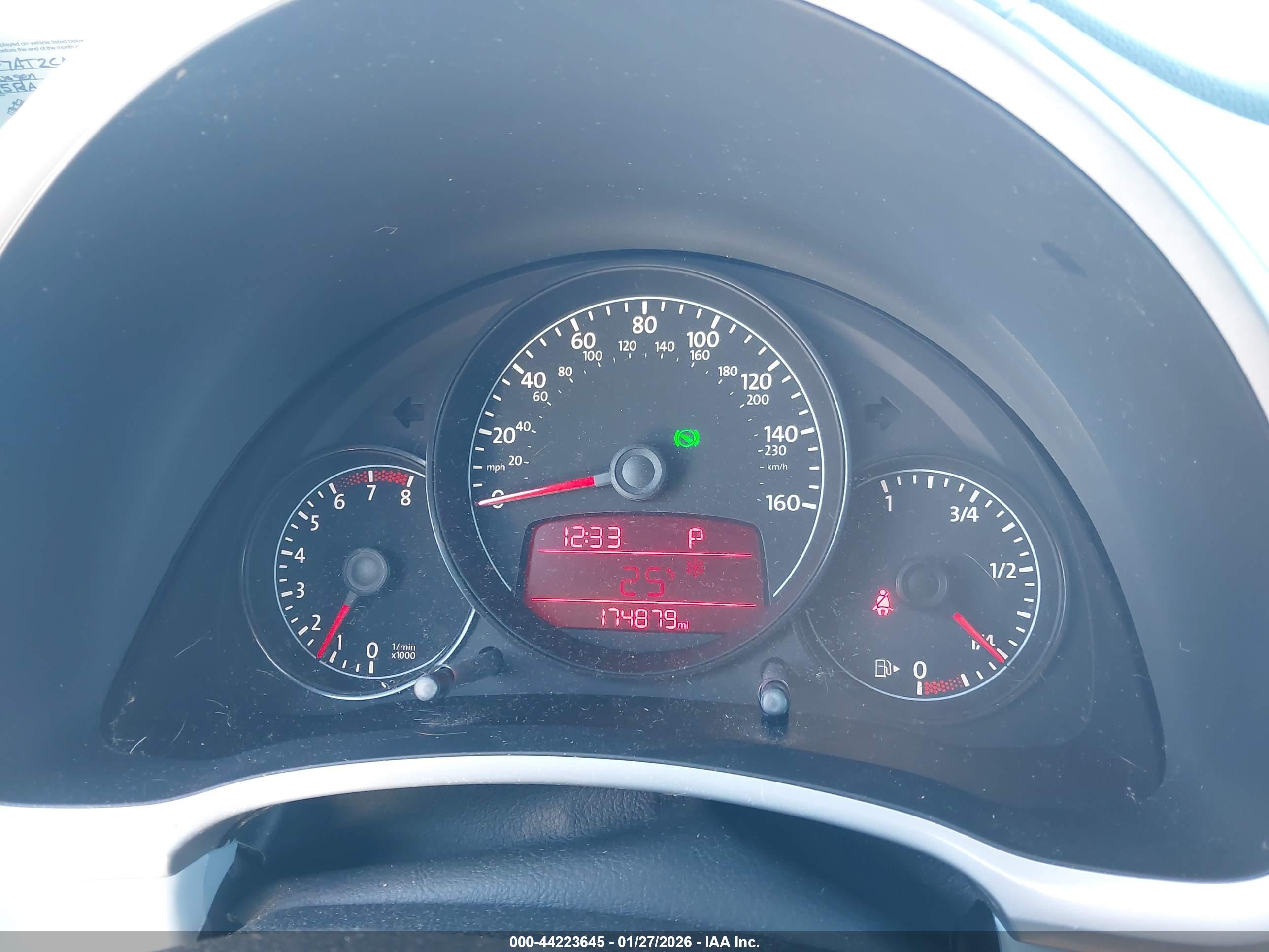 VOLKSWAGEN BEETLE image 7