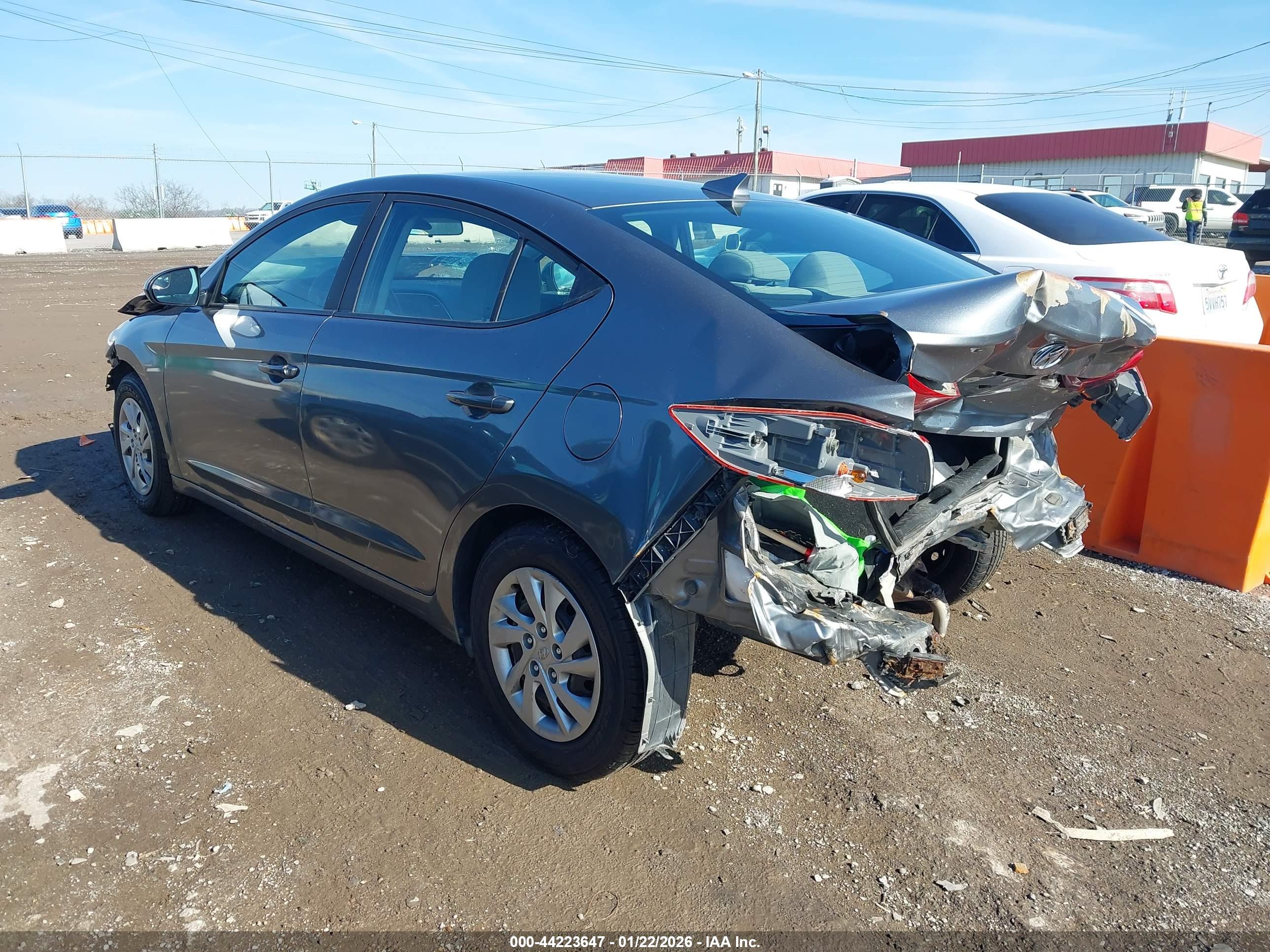 HYUNDAI ELANTRA image 3