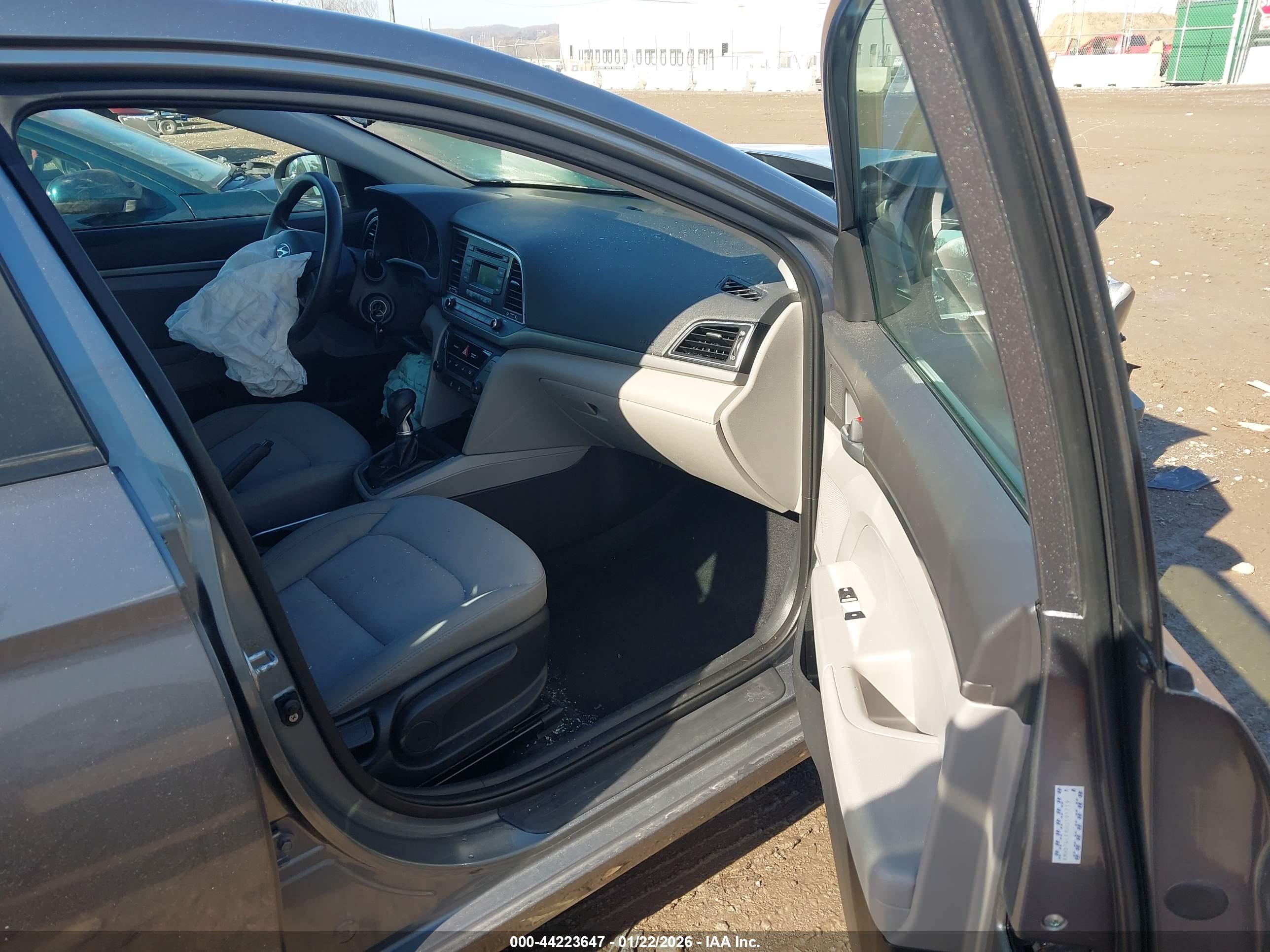 HYUNDAI ELANTRA image 5