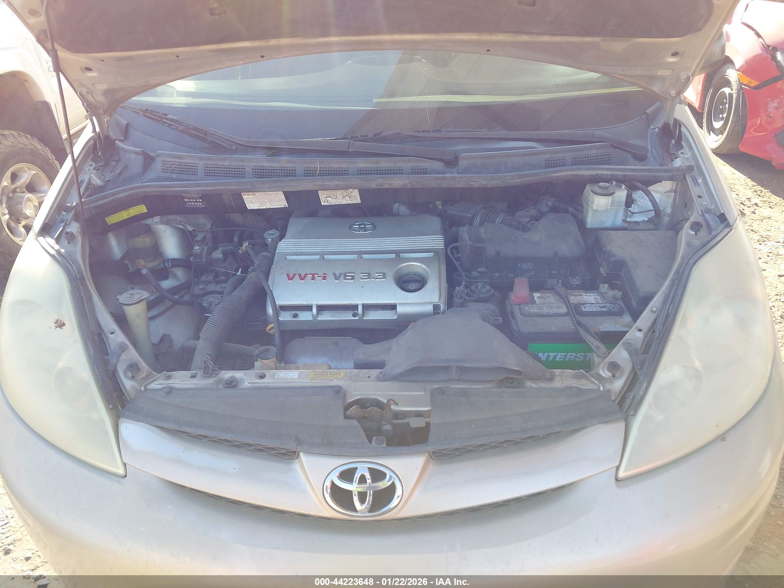 TOYOTA SIENNA image 10