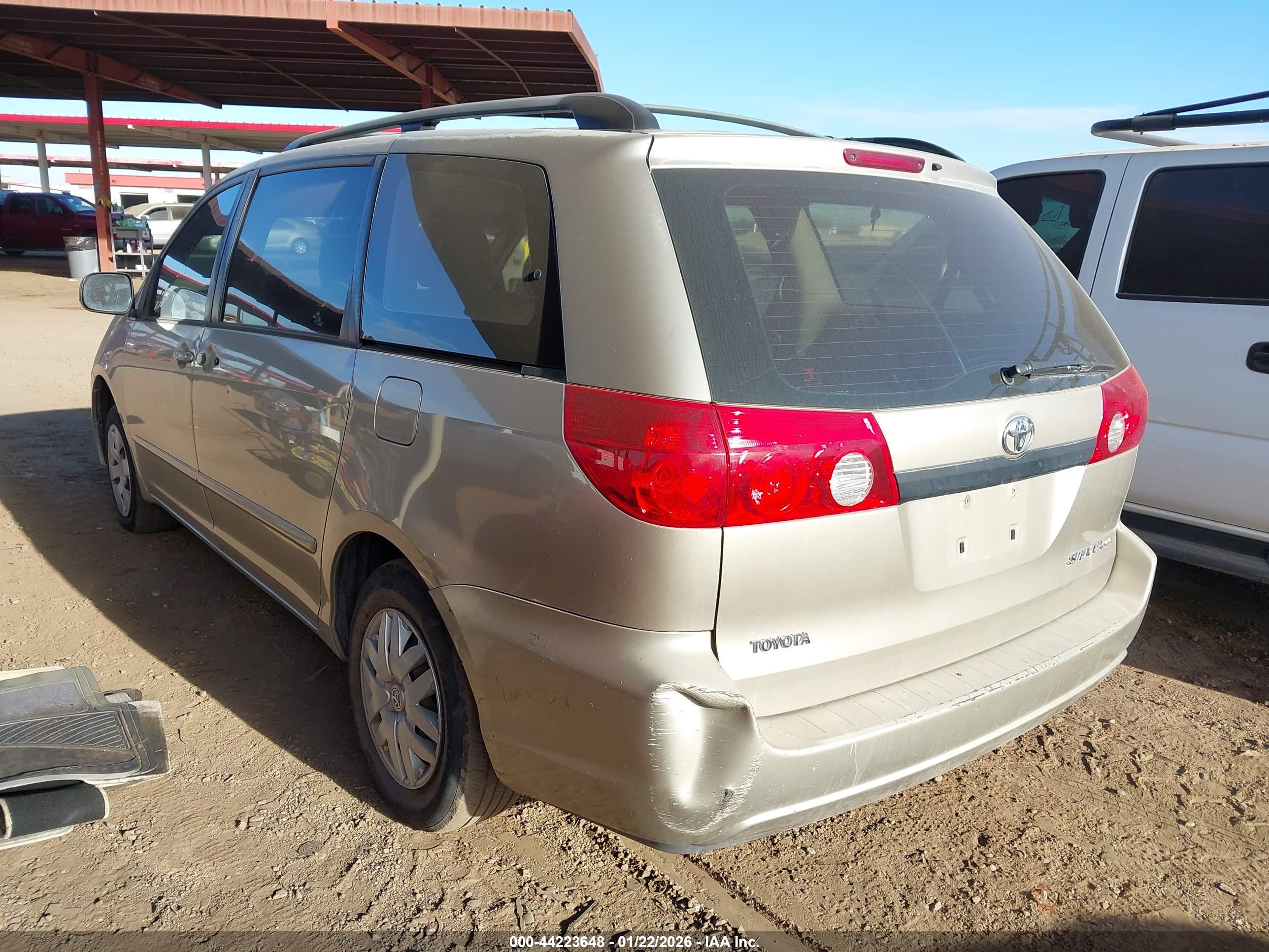 TOYOTA SIENNA image 3