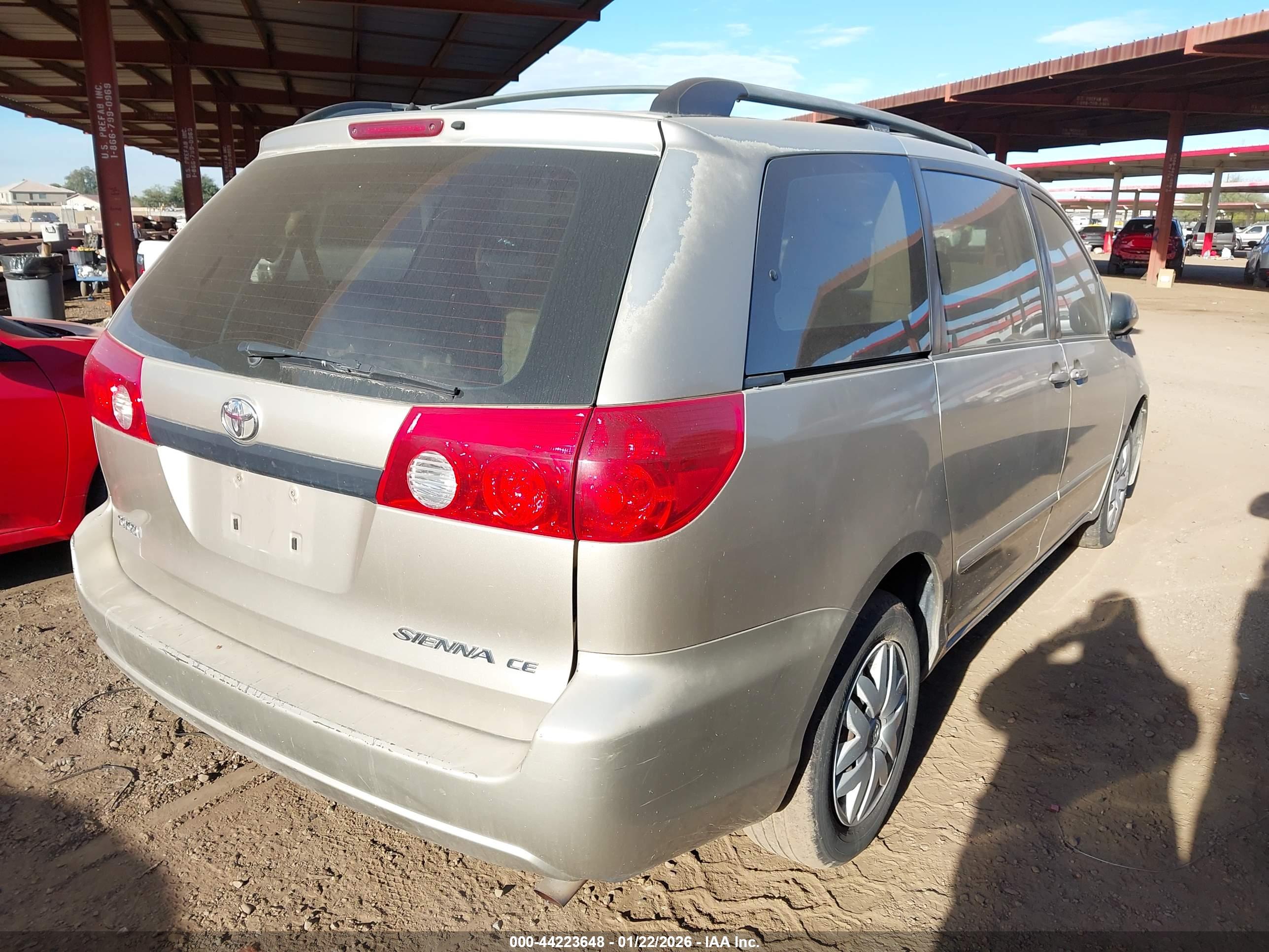 TOYOTA SIENNA image 4
