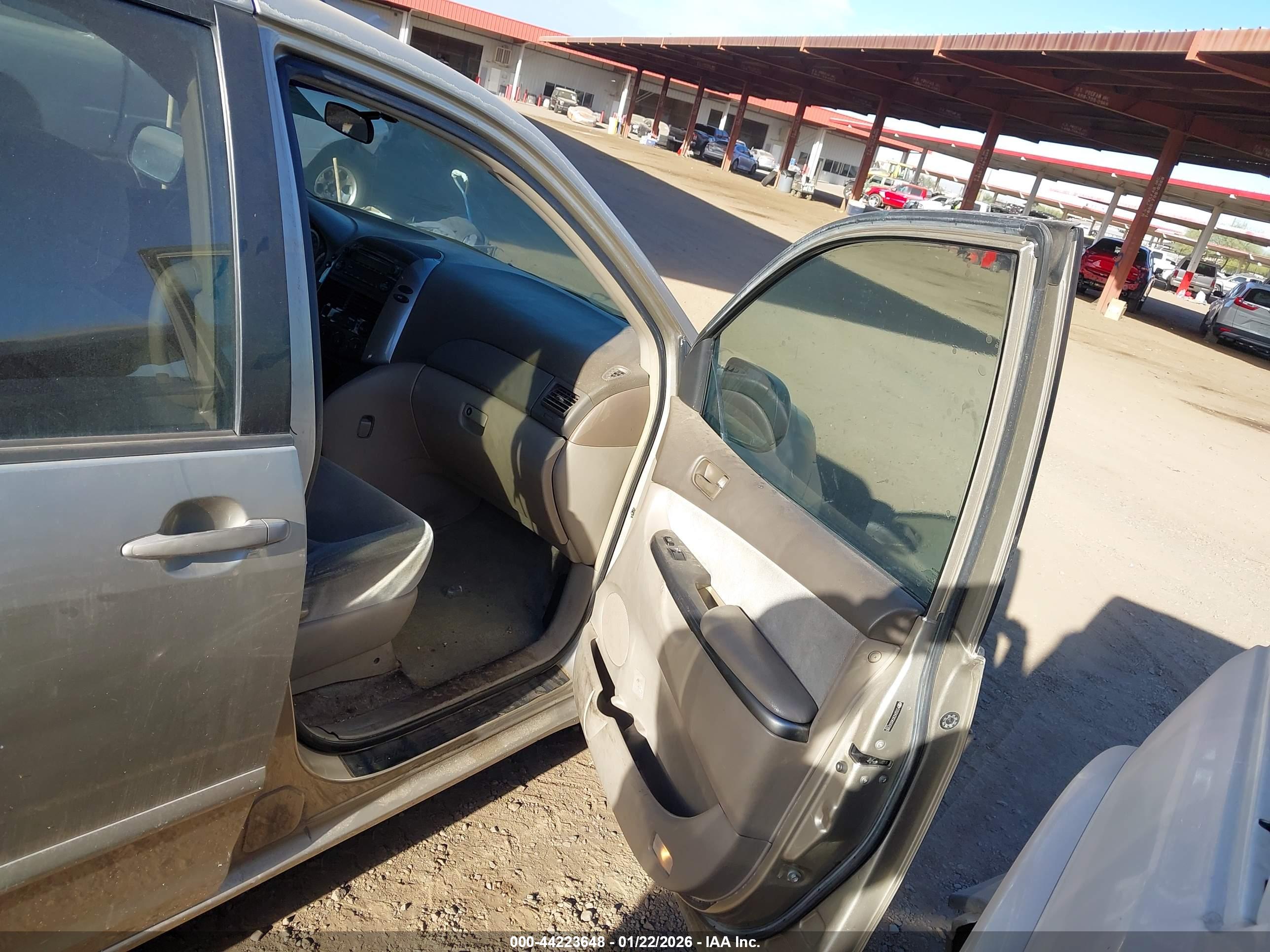 TOYOTA SIENNA image 5