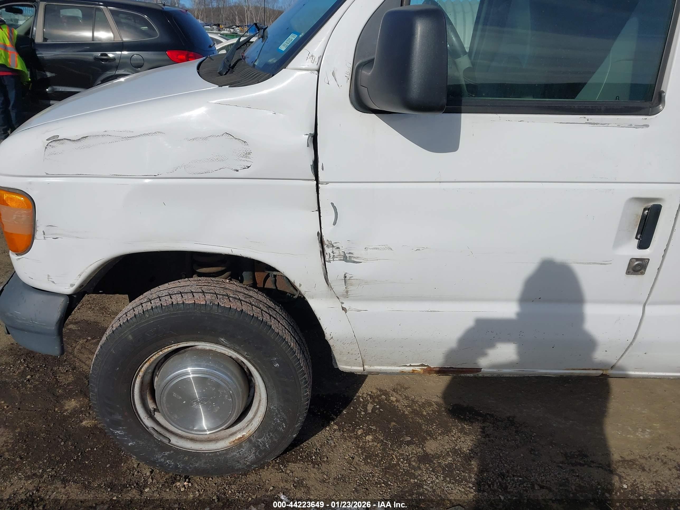 FORD E-250 image 6