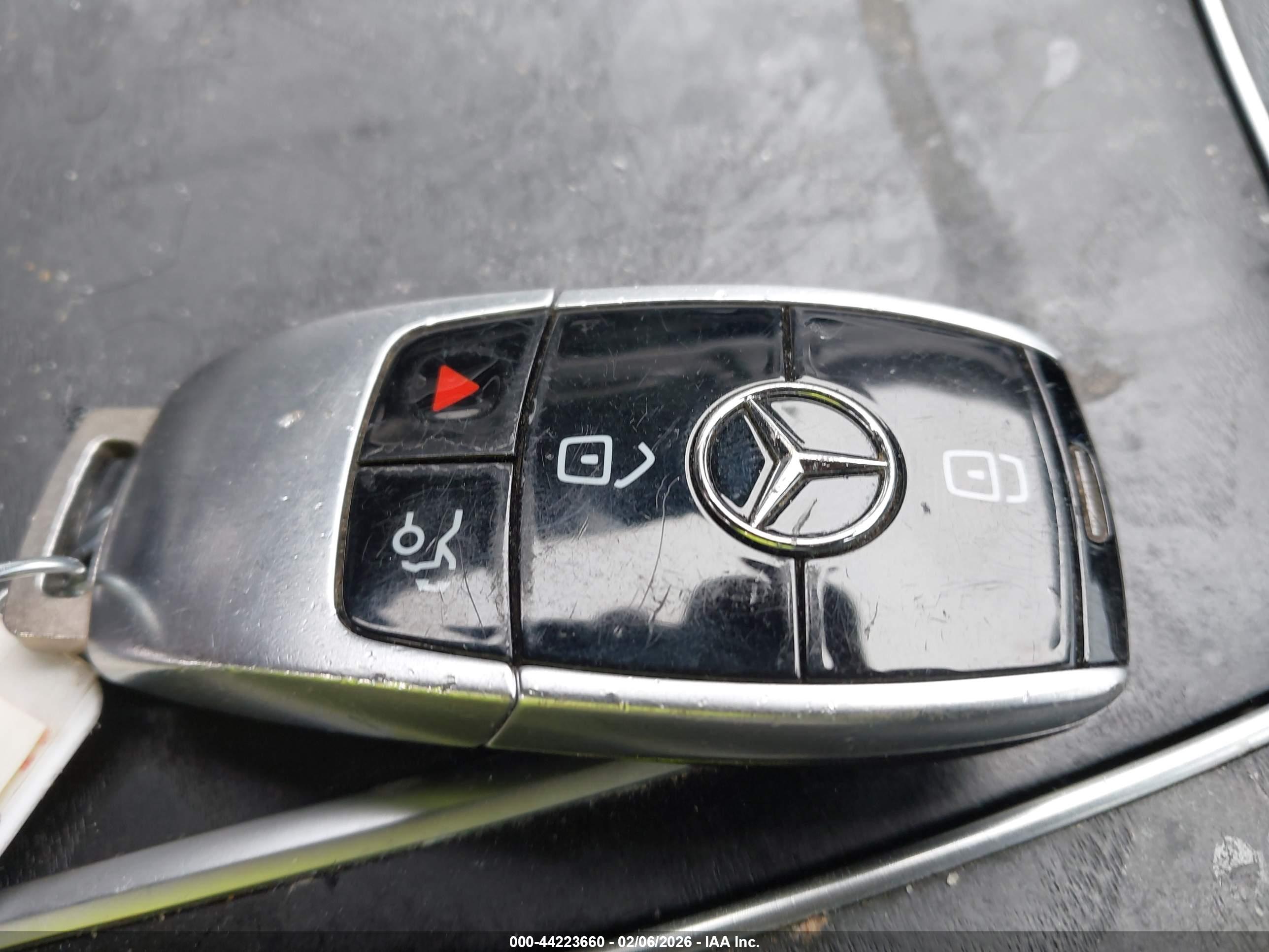 MERCEDES-BENZ E image 11