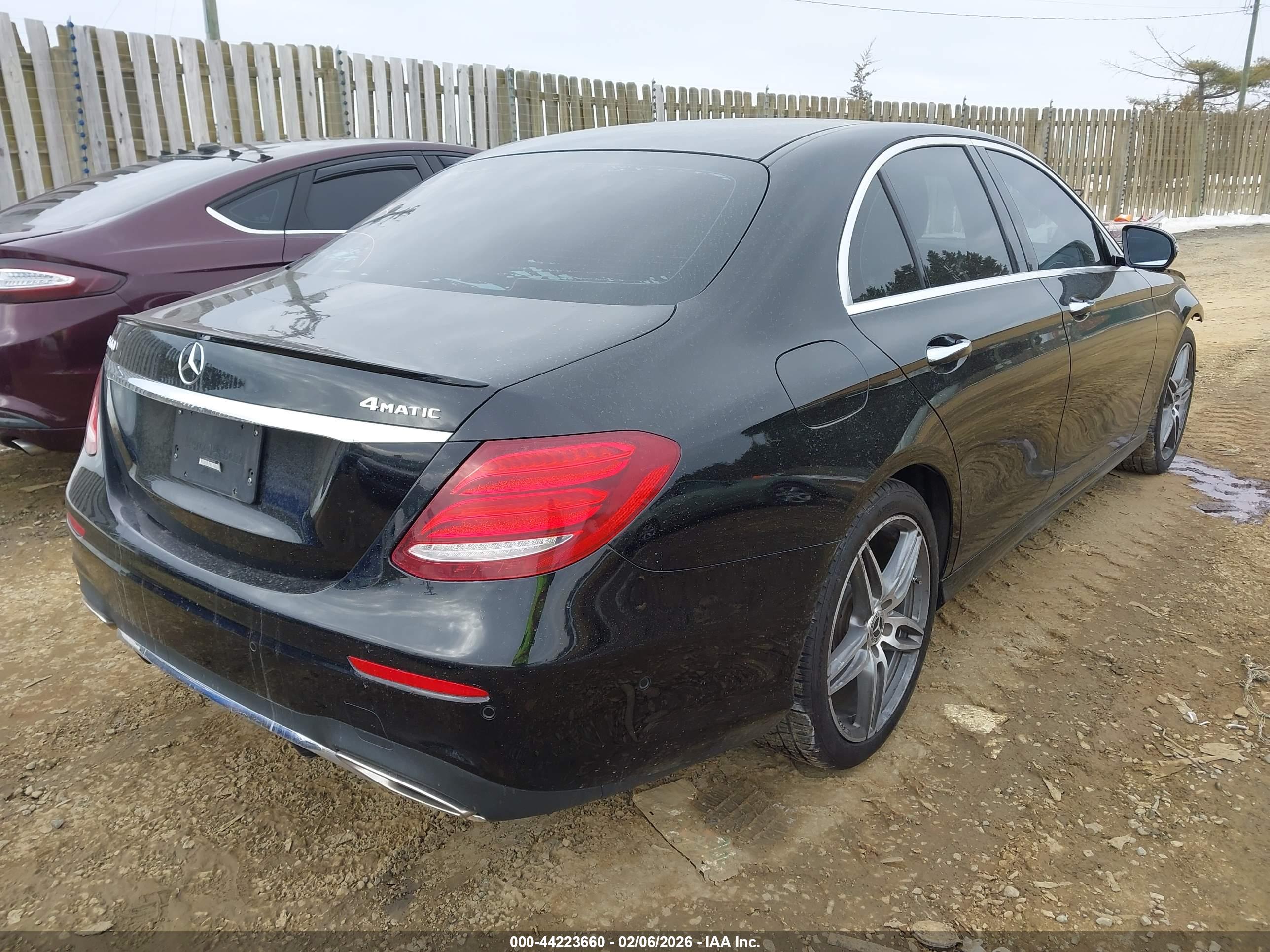 MERCEDES-BENZ E image 4