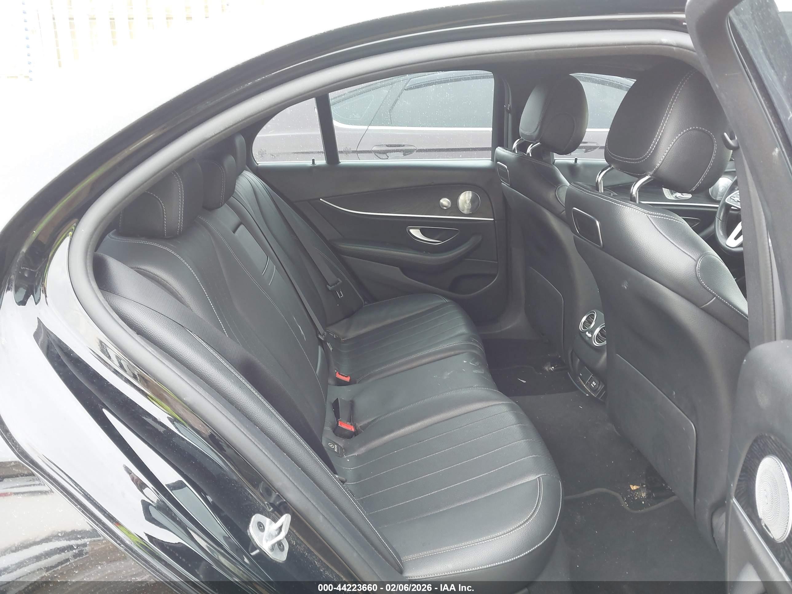 MERCEDES-BENZ E image 8