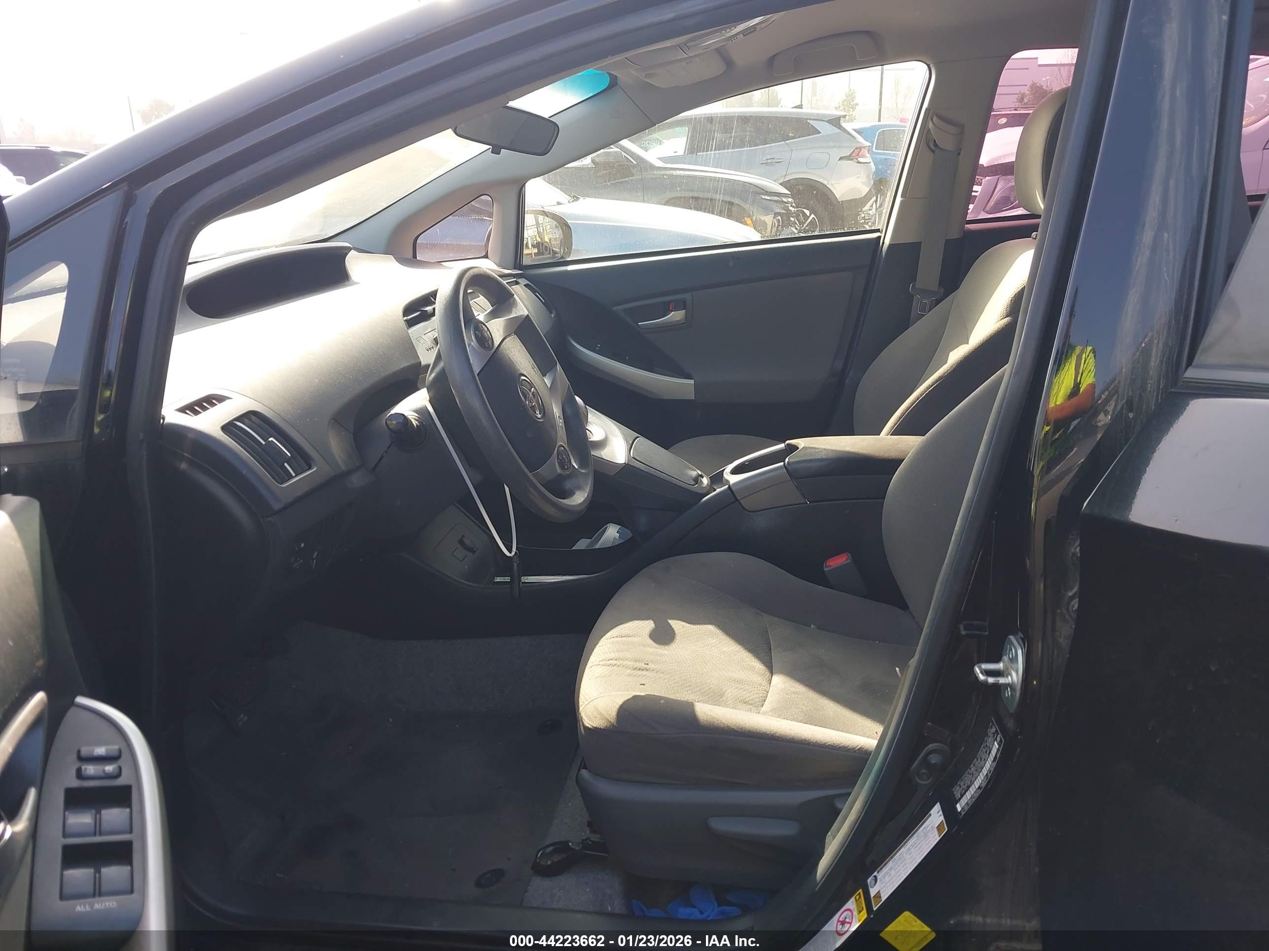 TOYOTA PRIUS image 5
