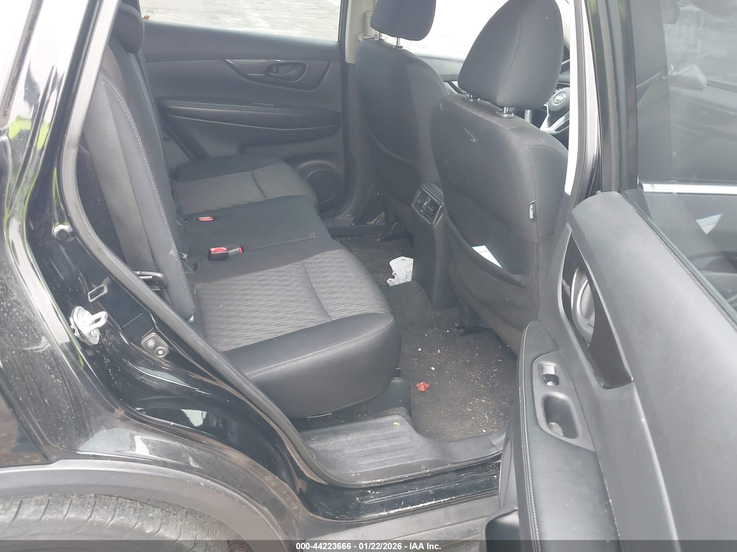 NISSAN ROGUE image 8