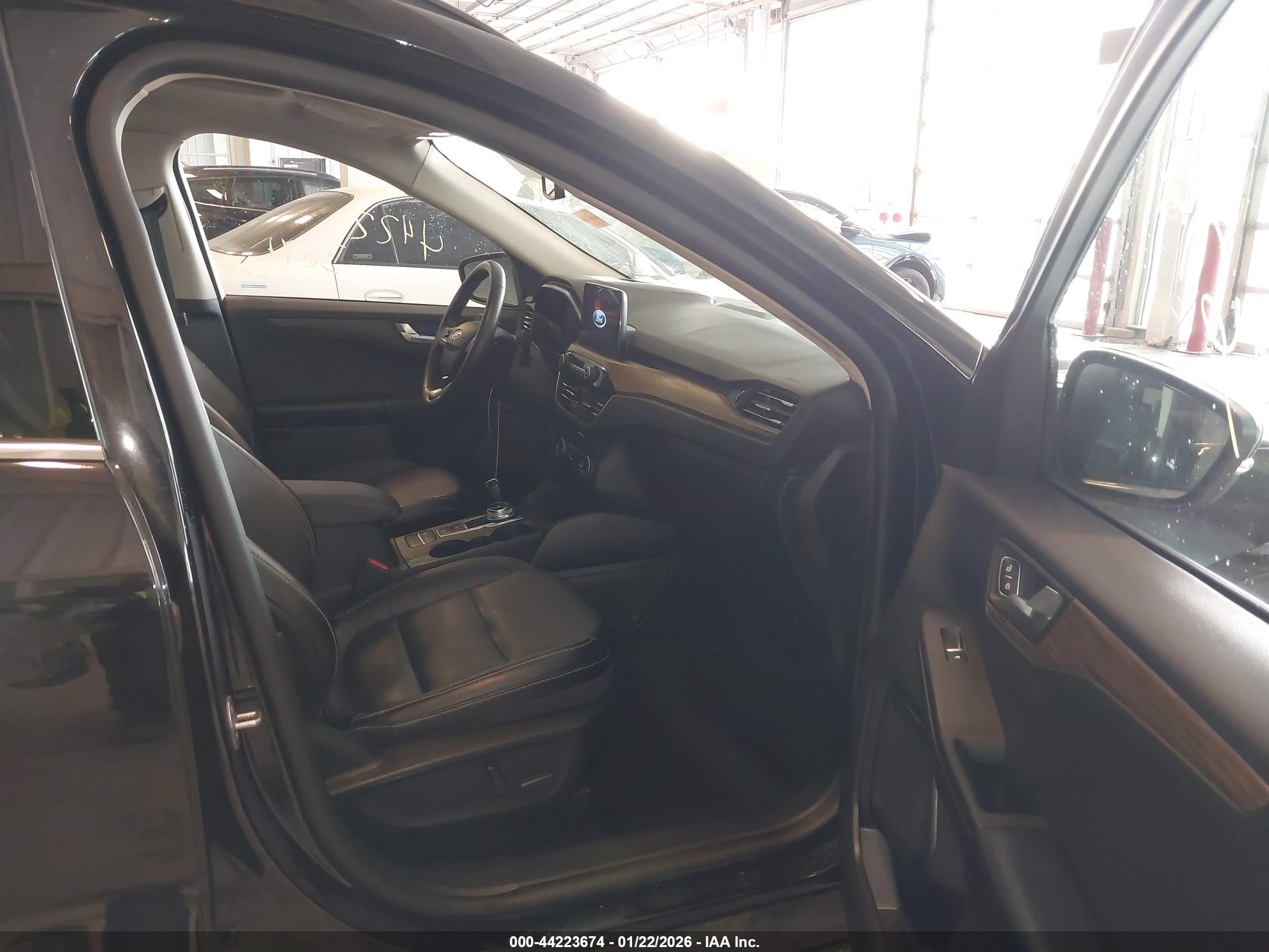 FORD ESCAPE image 5