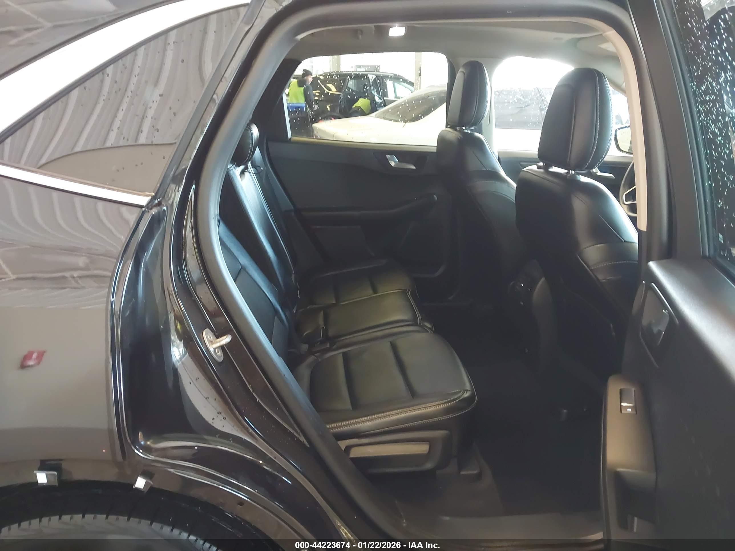 FORD ESCAPE image 8