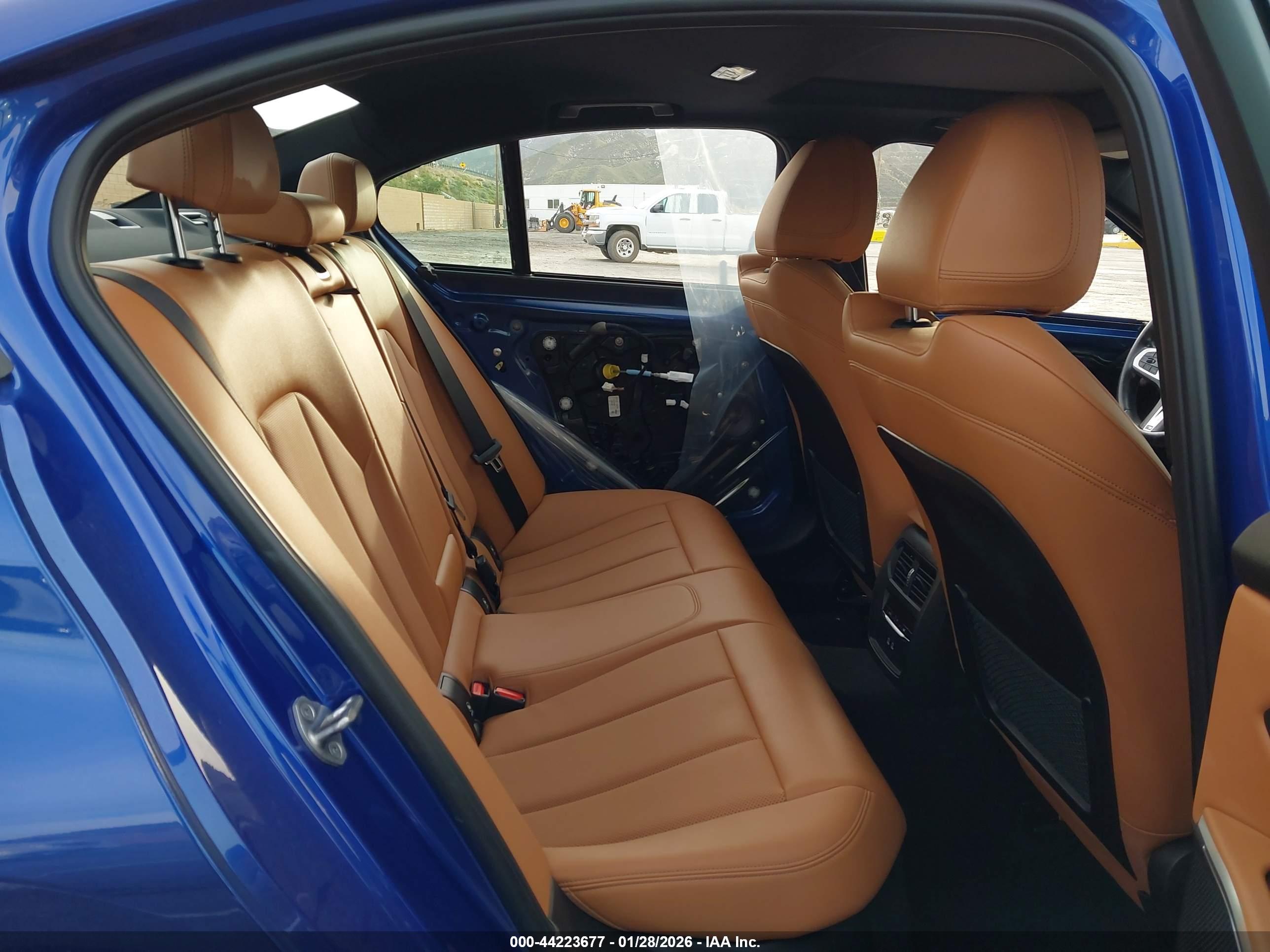 BMW 3 image 8
